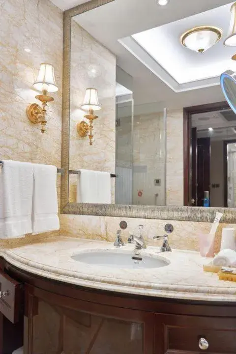 Comfort Queen Room in Tongli Lake Resort Phase II Comfort Queen Room in Tongli Lake Resort Phase II