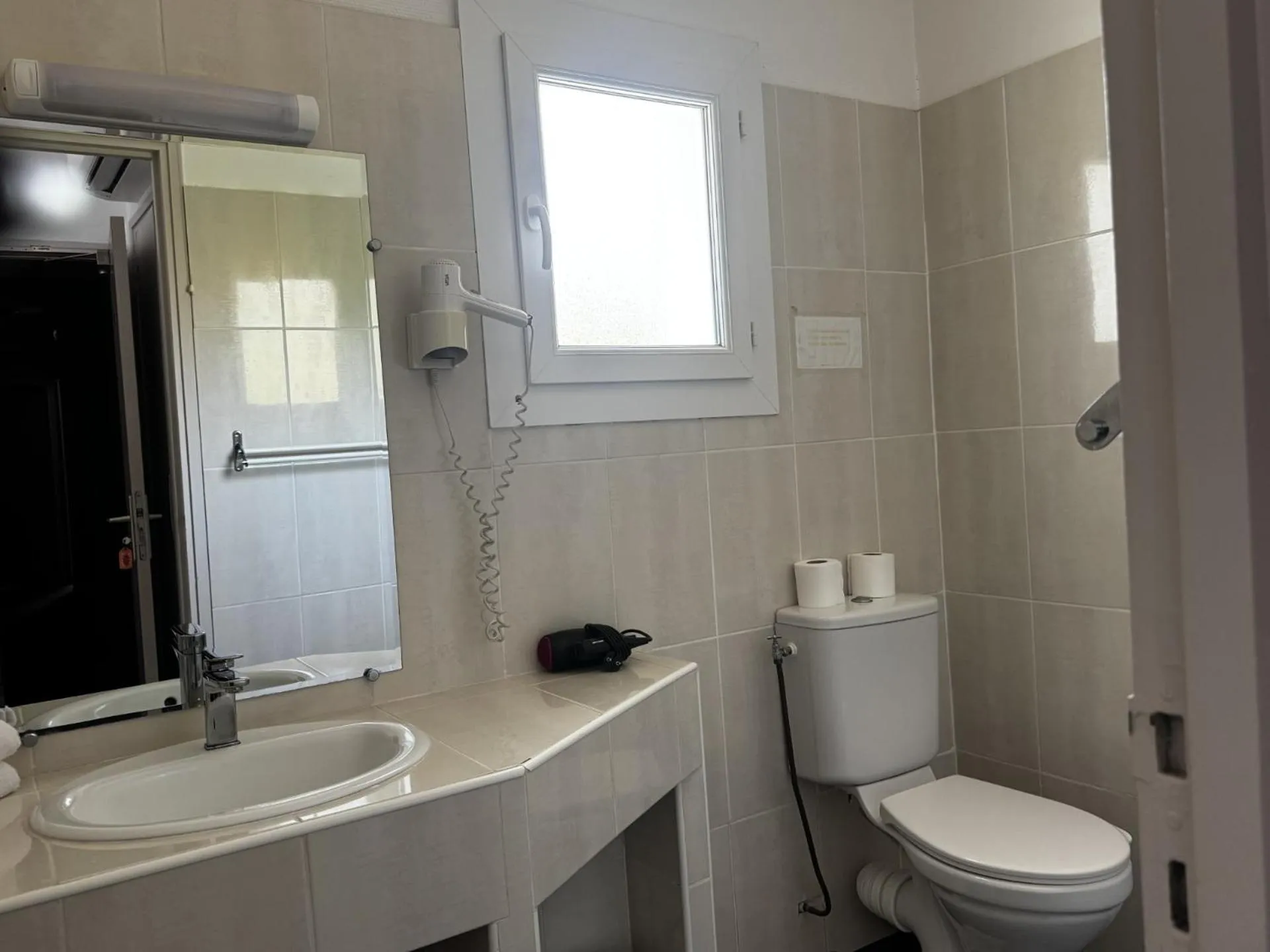 Toilet in Hotel Le Golfe Bleu