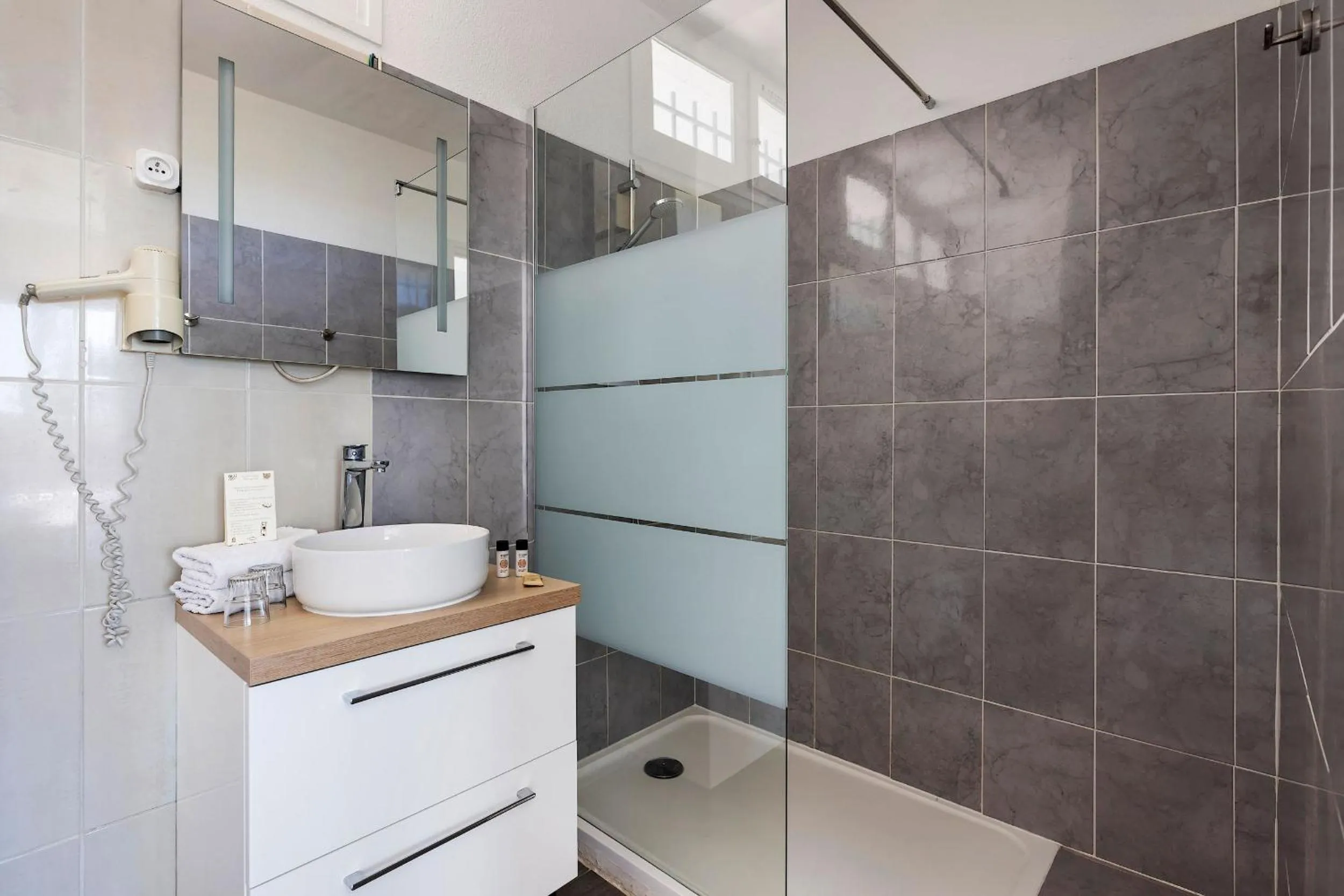 Shower in Hotel Le Golfe Bleu