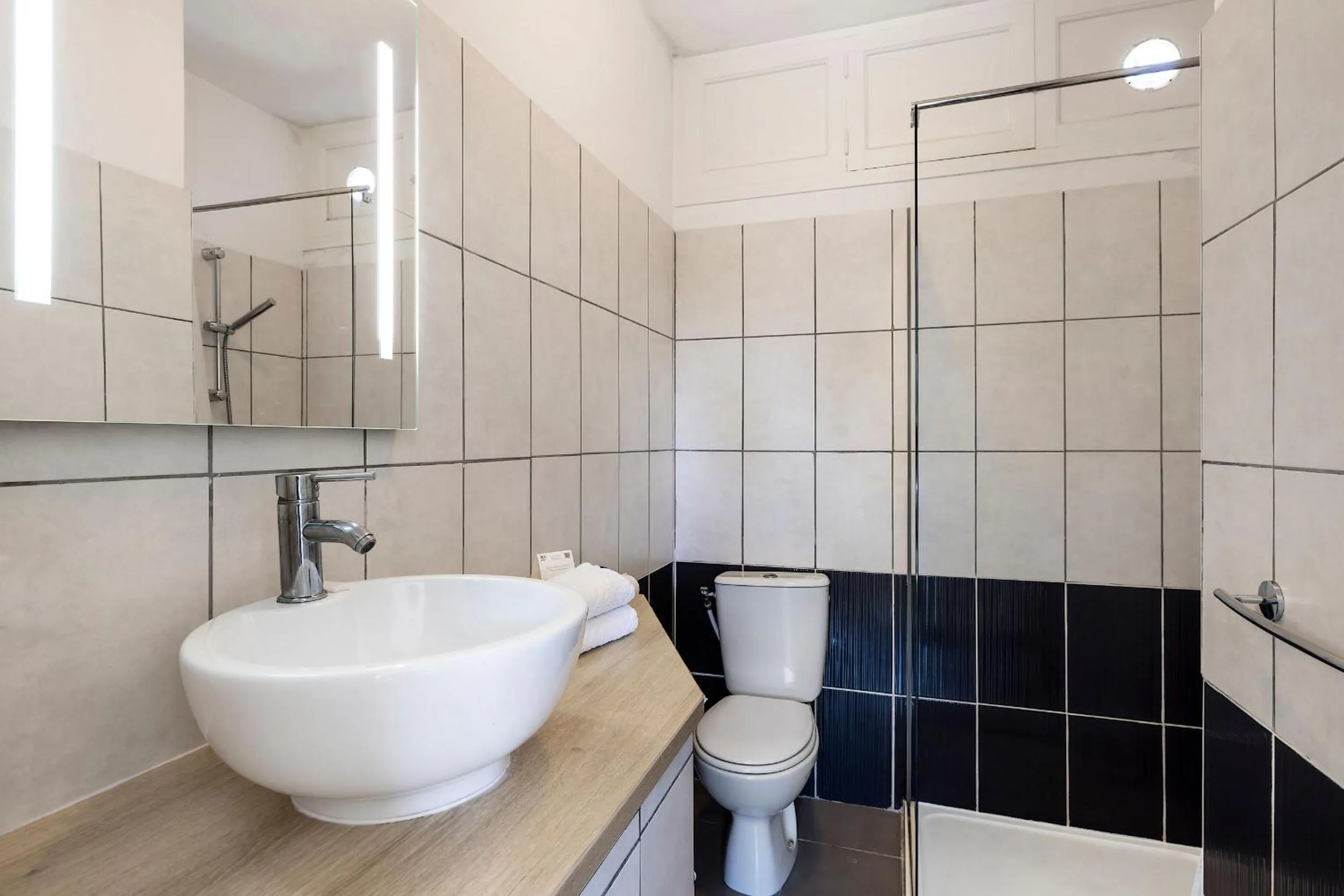 Toilet in Hotel Le Golfe Bleu