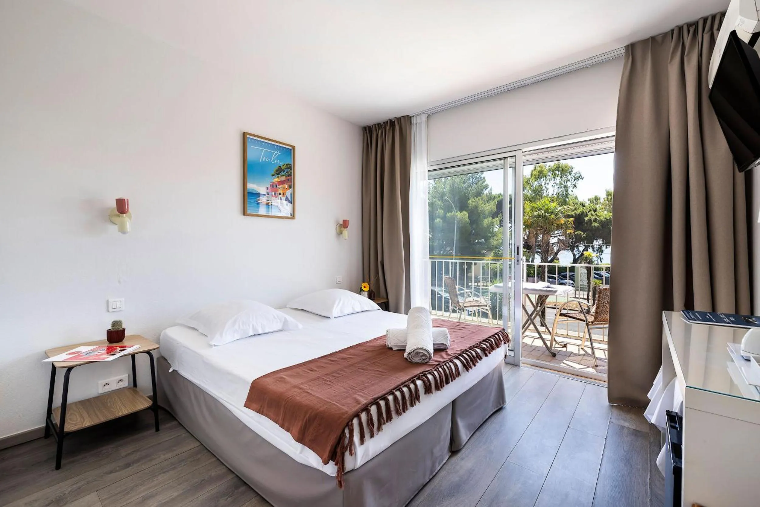 Bed in Hotel Le Golfe Bleu