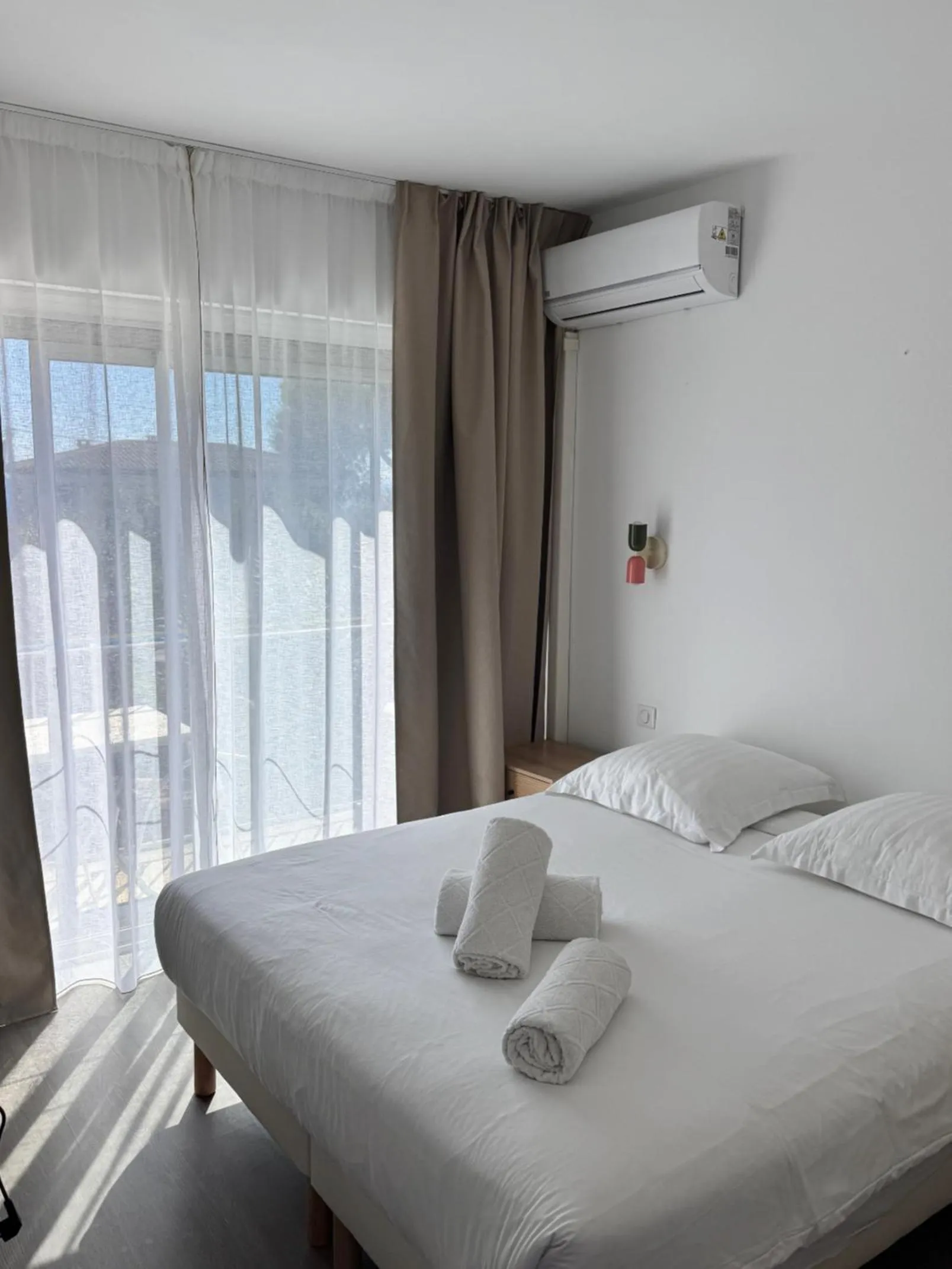 Bed in Hotel Le Golfe Bleu