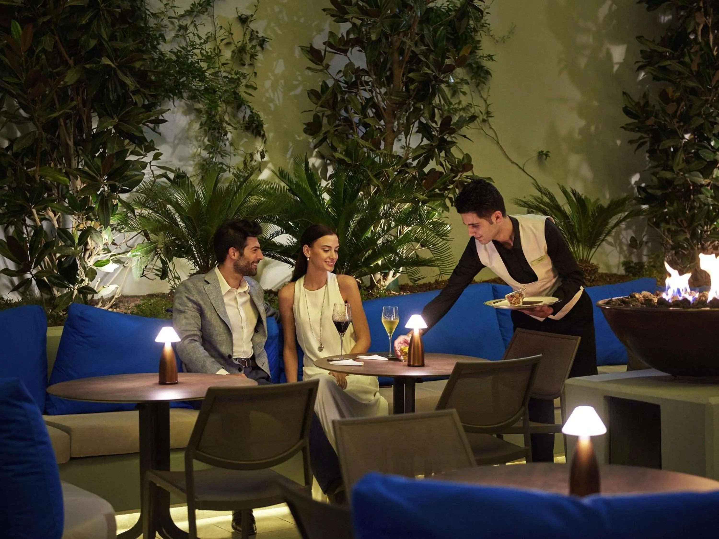 Lounge or bar in Fairmont Amman