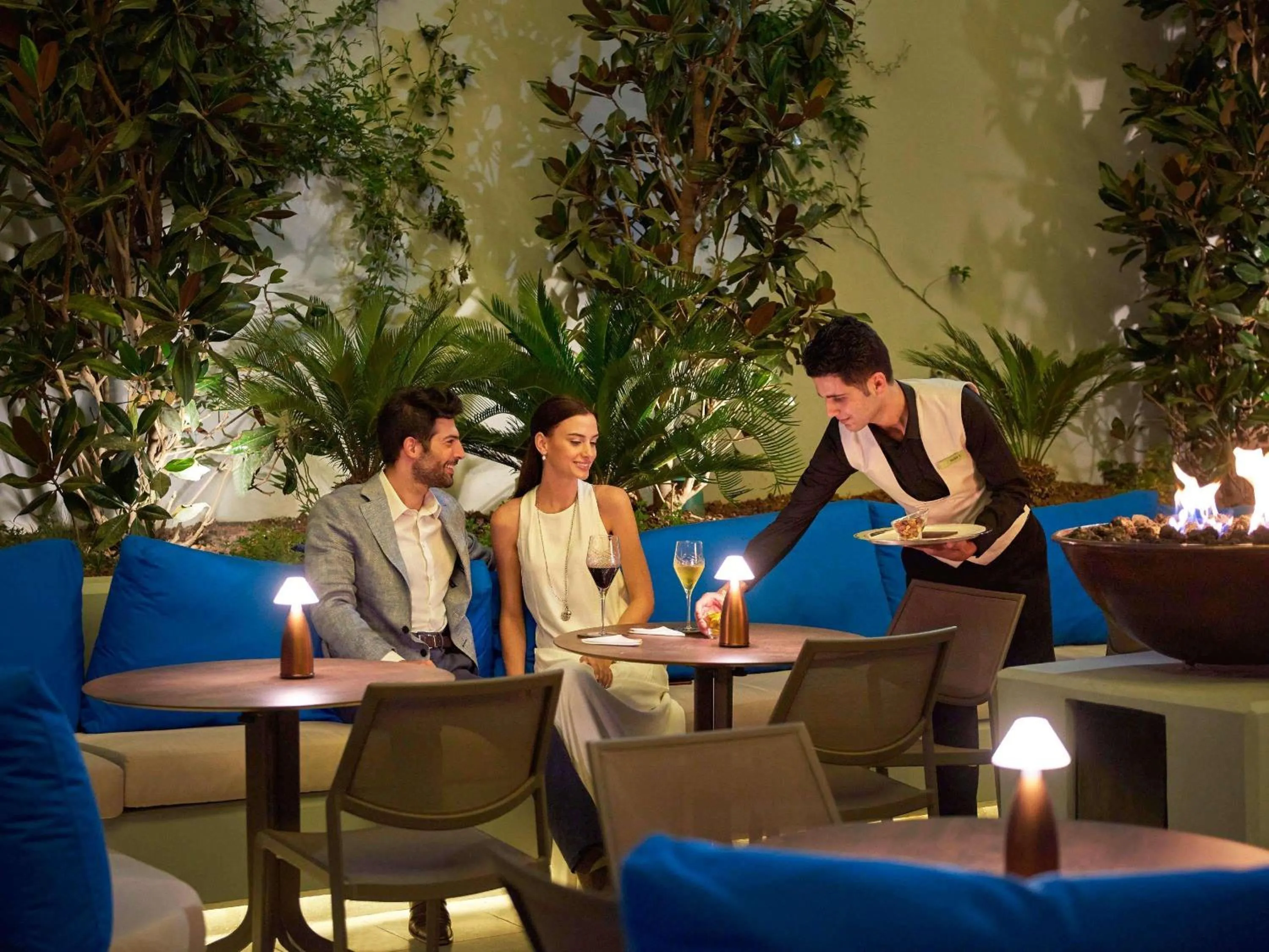 Lounge or bar in Fairmont Amman