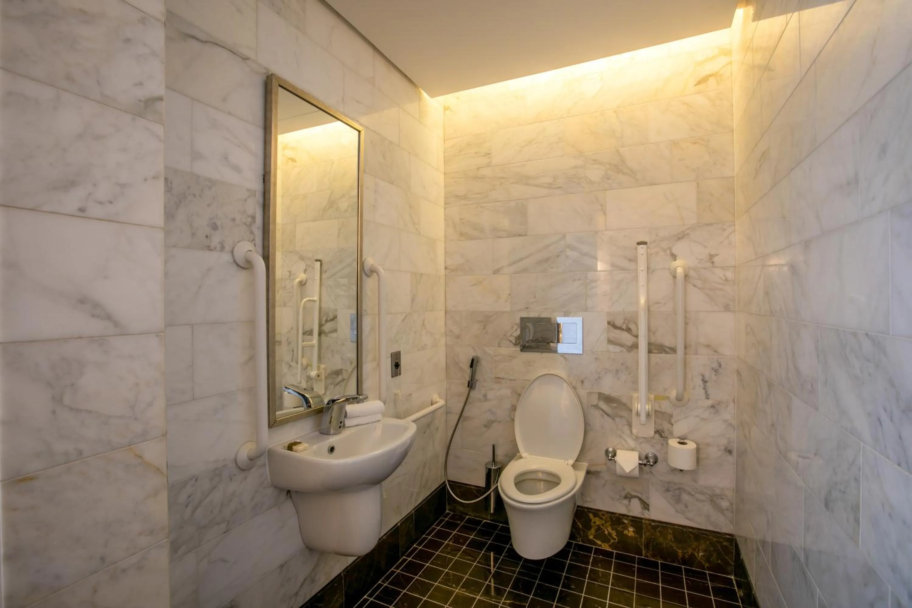 Bathroom in Fairmont Amman