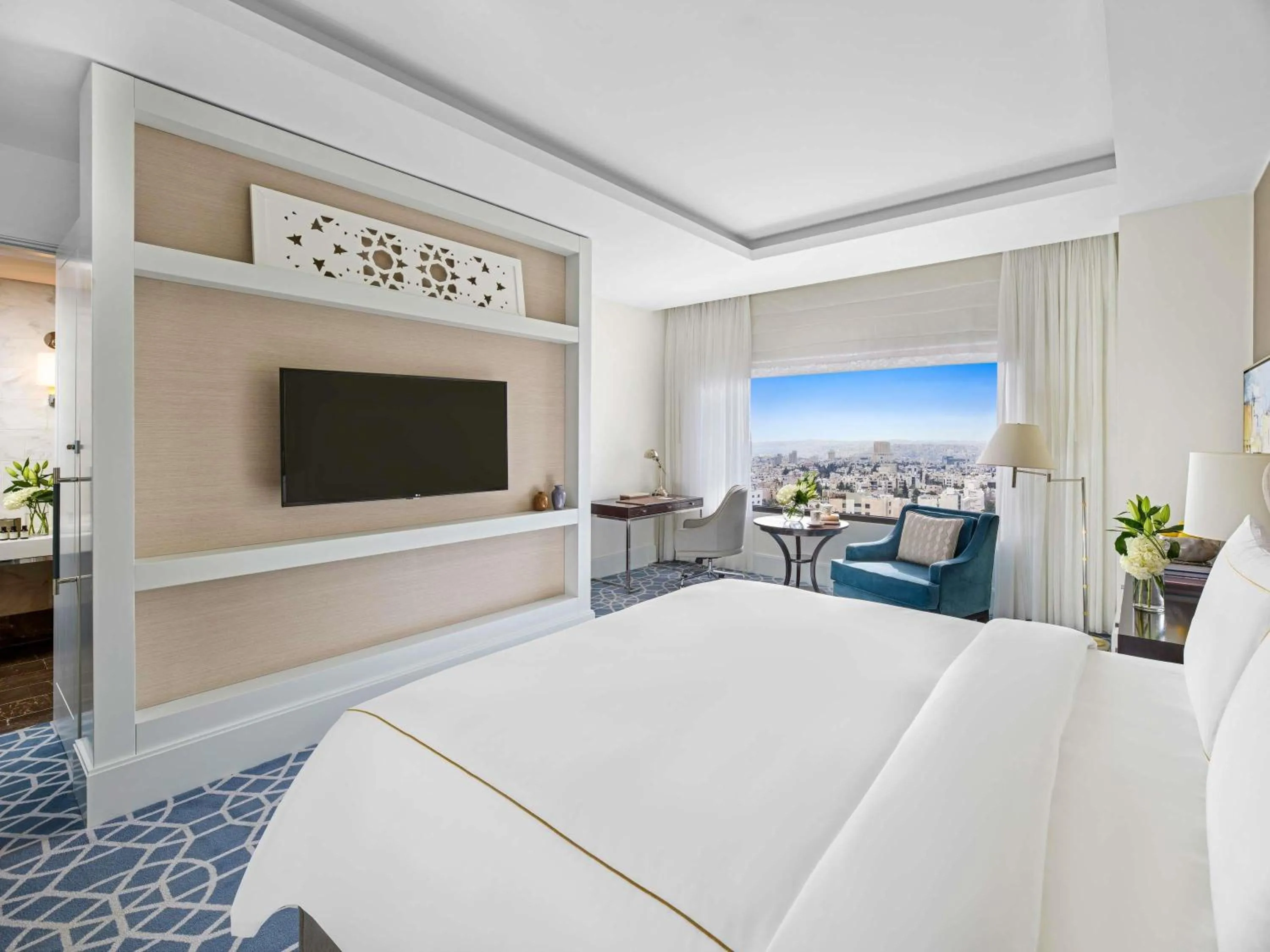 Bedroom, Bed in Fairmont Amman
