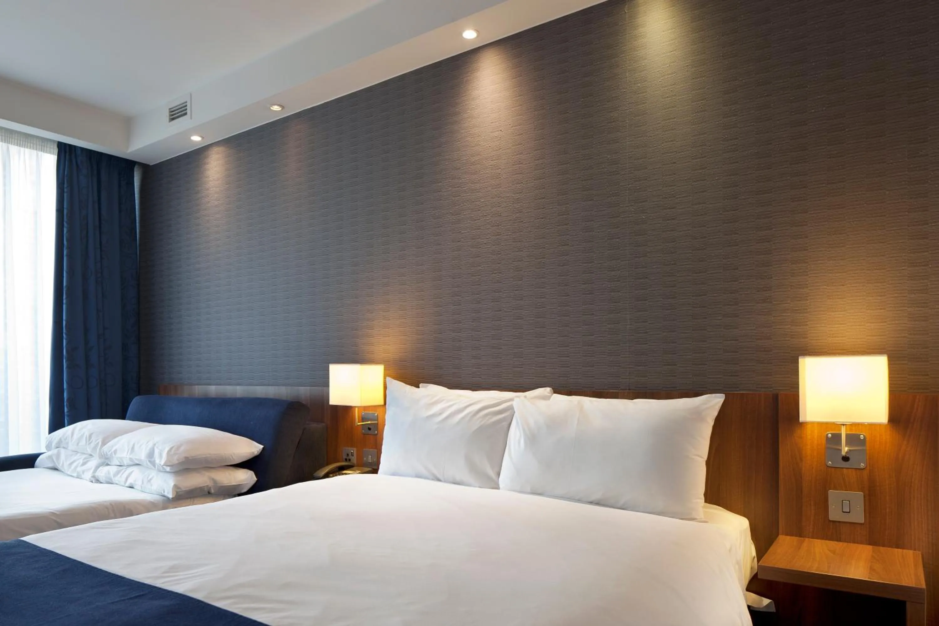 Photo of the whole room, Bed in Holiday Inn Express Manchester City Centre by IHG