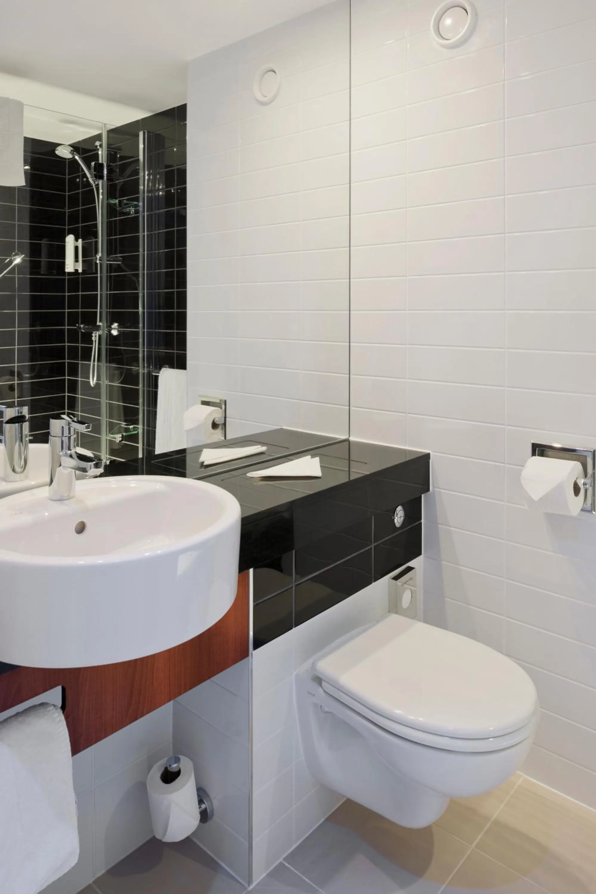 Bathroom in Holiday Inn Express Manchester City Centre by IHG