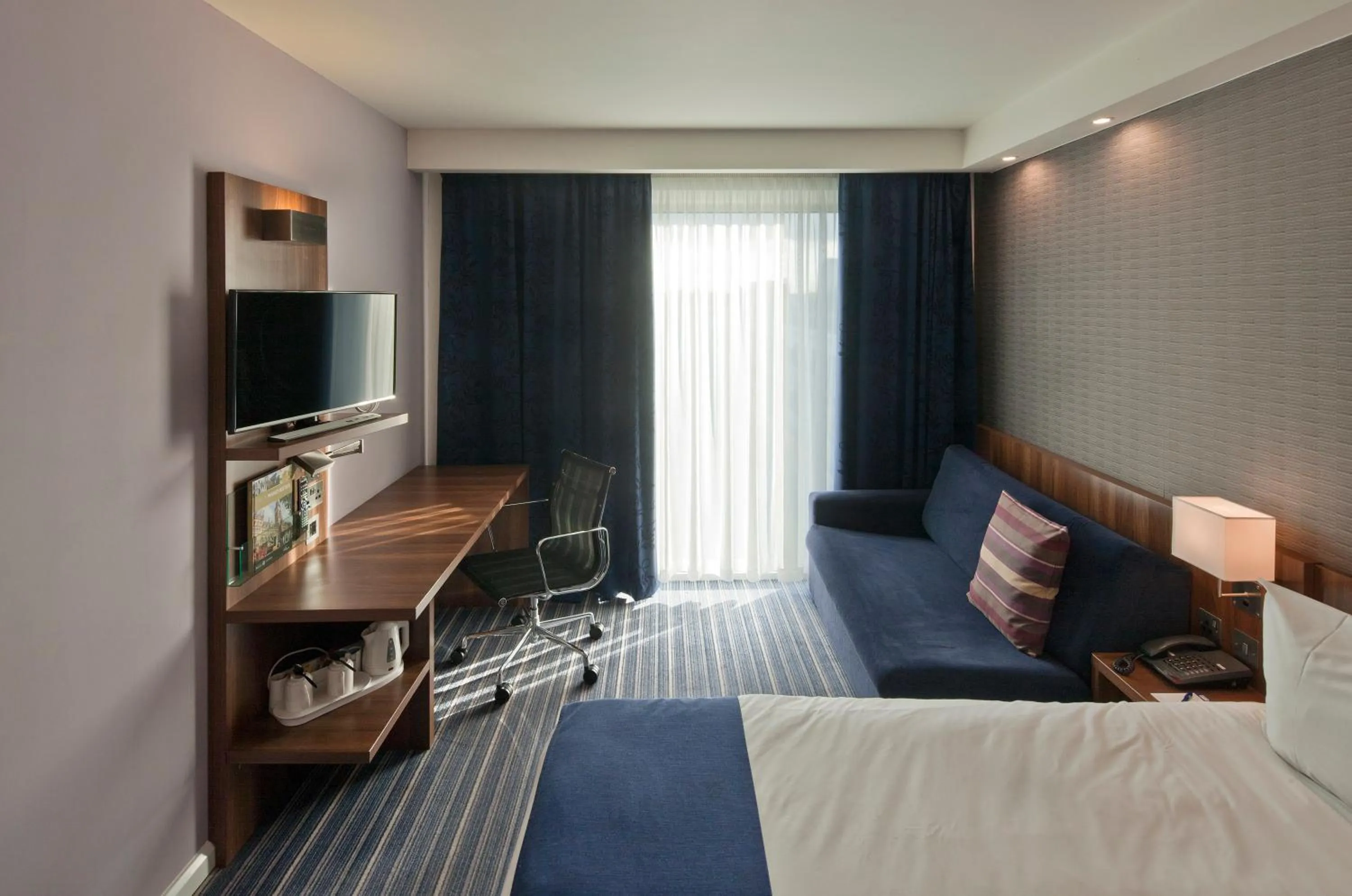Photo of the whole room, Bed in Holiday Inn Express Manchester City Centre by IHG