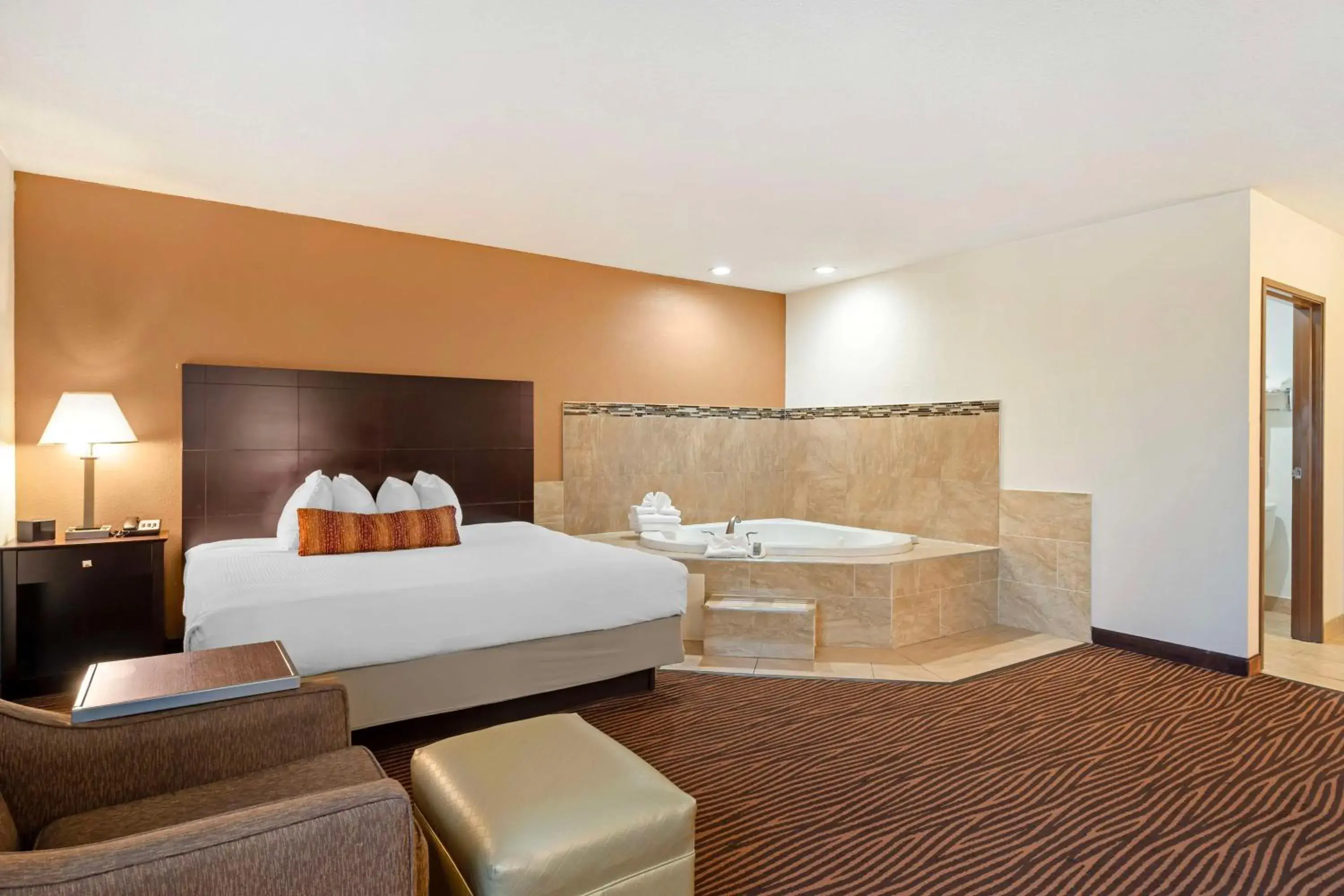 Bedroom, Bed in Best Western Des Plaines O'Hare Bedroom, Bed in Best Western Des Plaines O'Hare