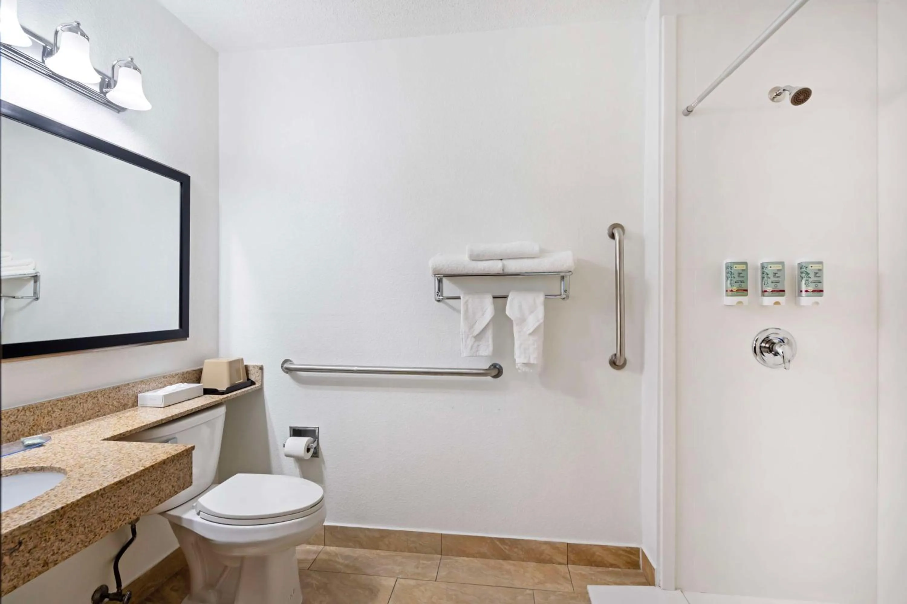 Bathroom in Best Western Des Plaines O'Hare