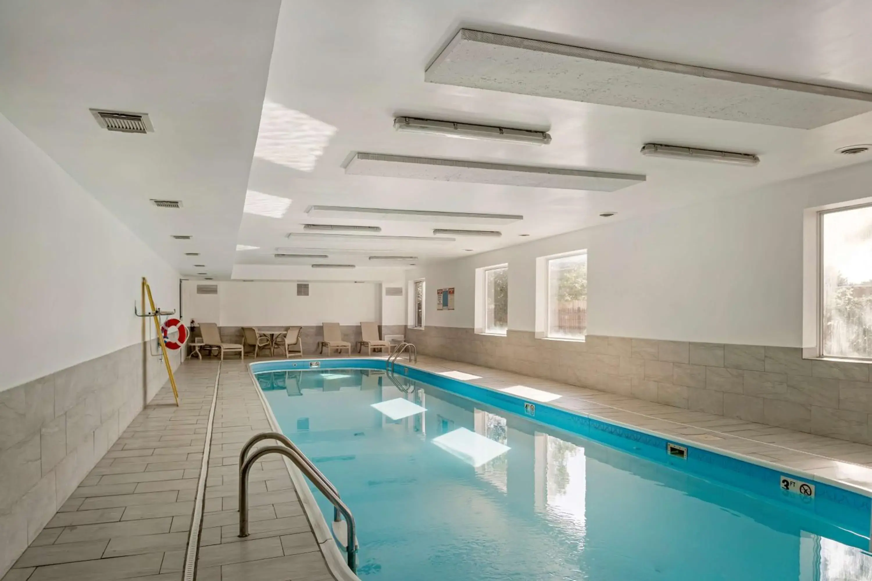 Pool view in Best Western Des Plaines O'Hare Pool view in Best Western Des Plaines O'Hare