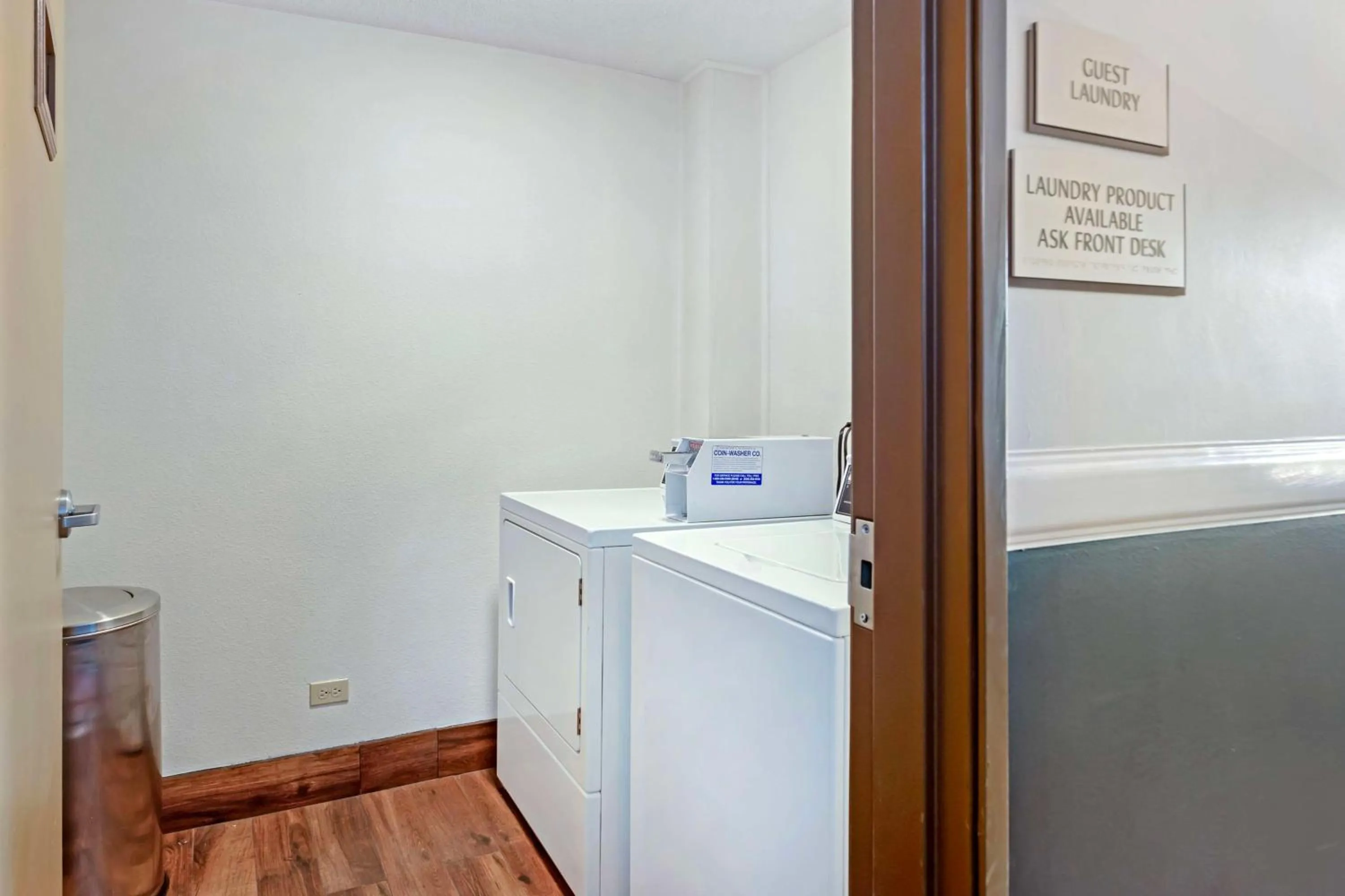 laundry in Best Western Des Plaines O'Hare