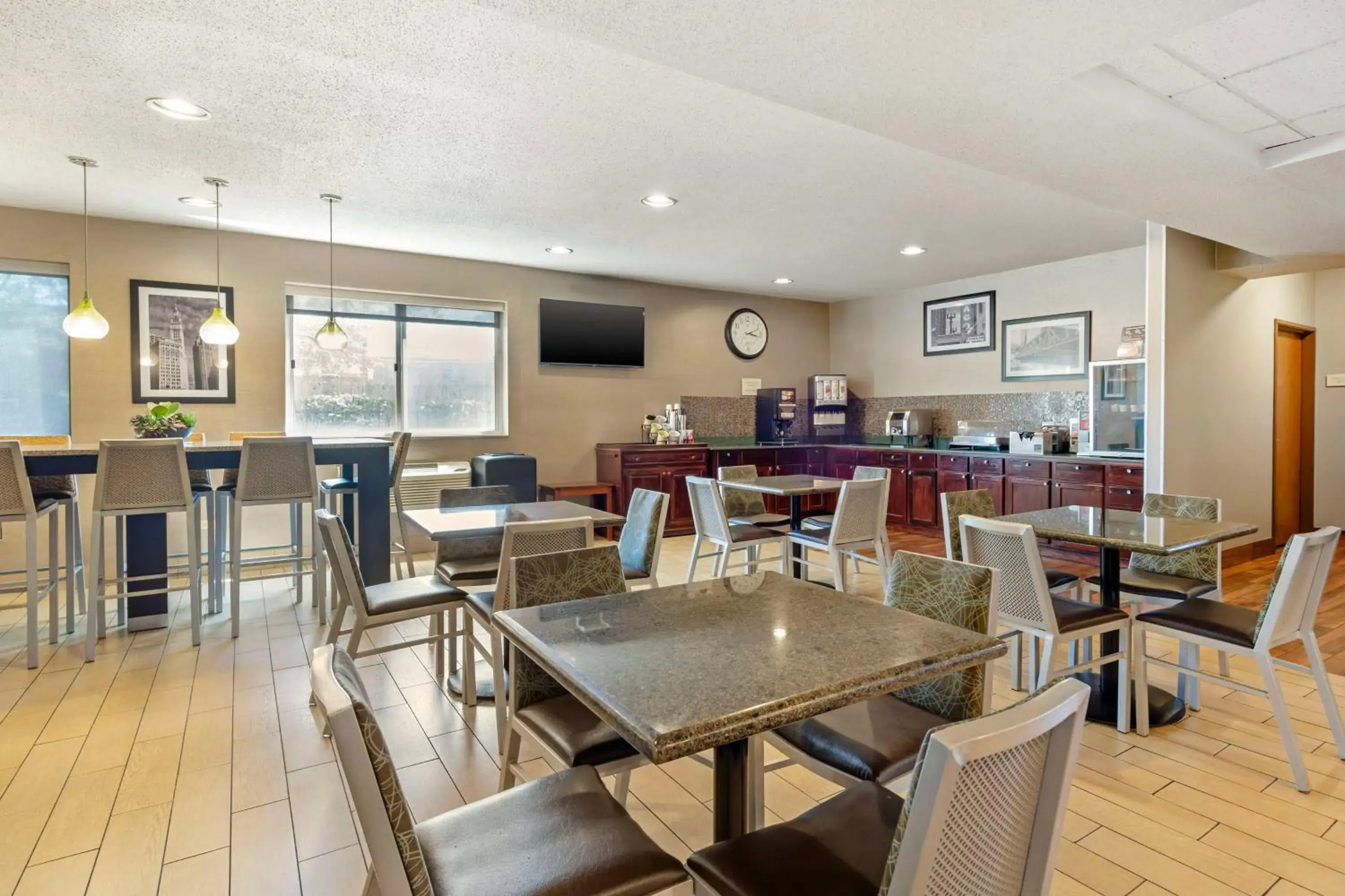 Breakfast in Best Western Des Plaines O'Hare Breakfast in Best Western Des Plaines O'Hare