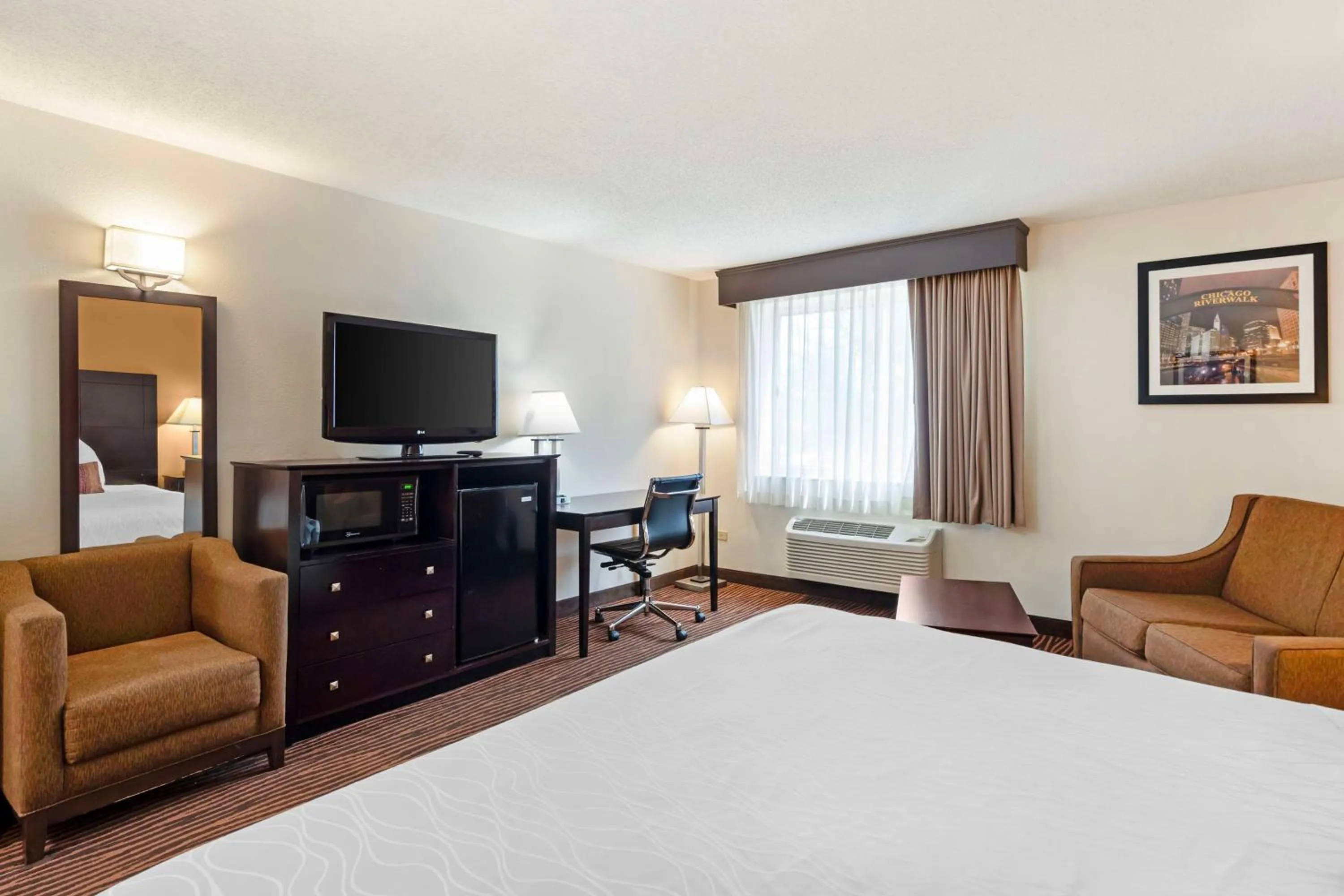 Bedroom, Bed in Best Western Des Plaines O'Hare