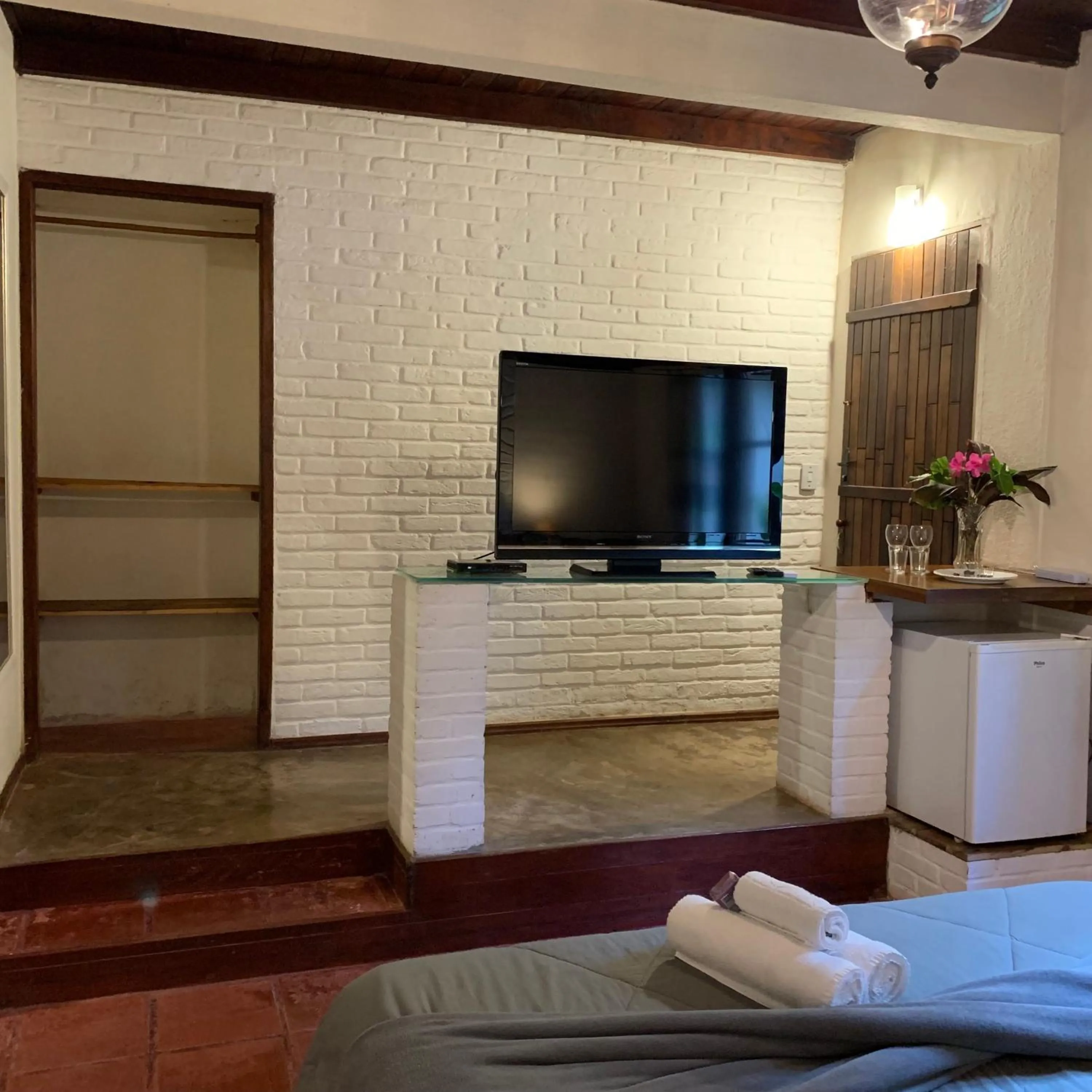 Photo of the whole room, Bed in Pousada Sítio Itaúna