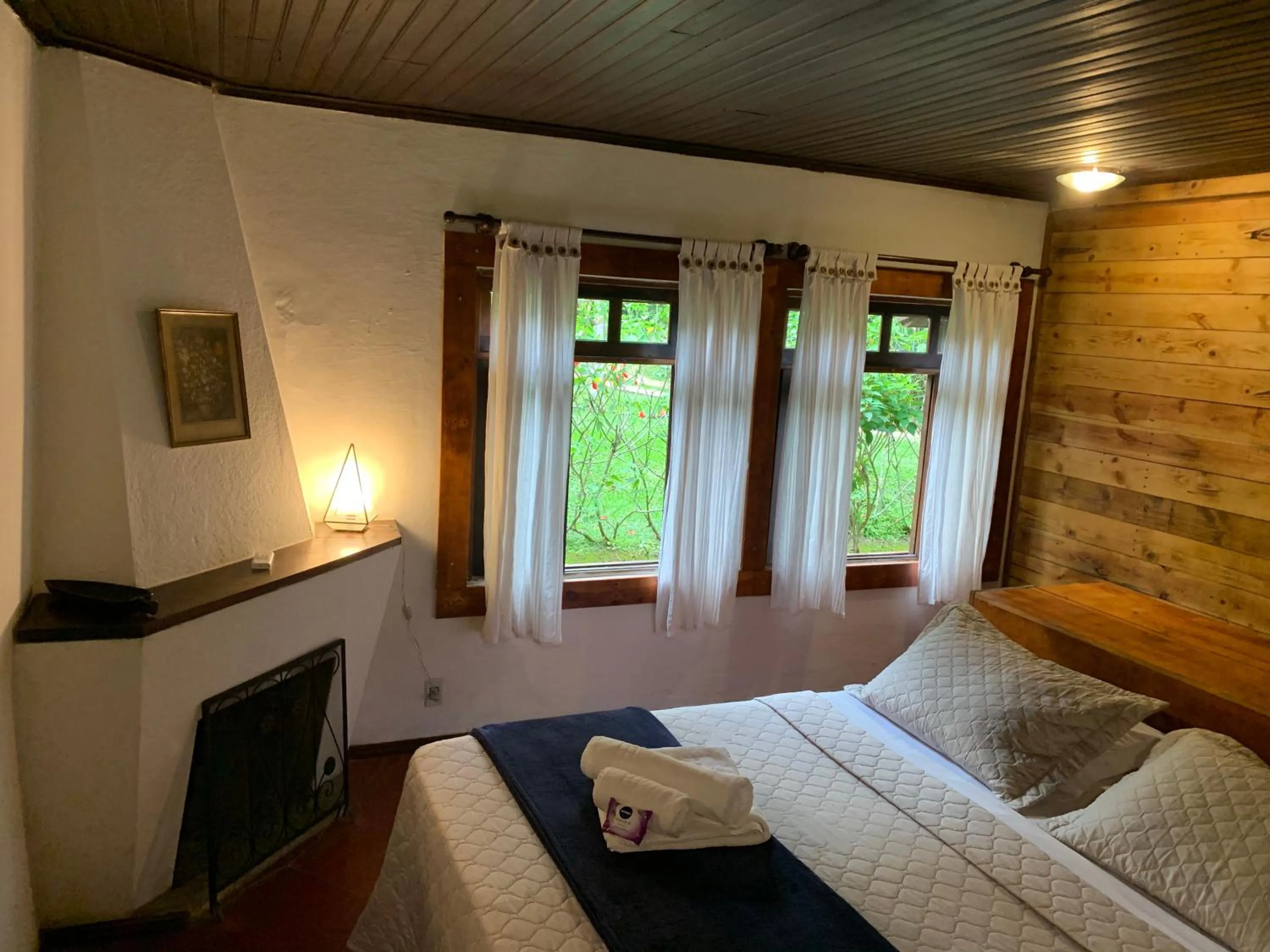 Photo of the whole room, Bed in Pousada Sítio Itaúna