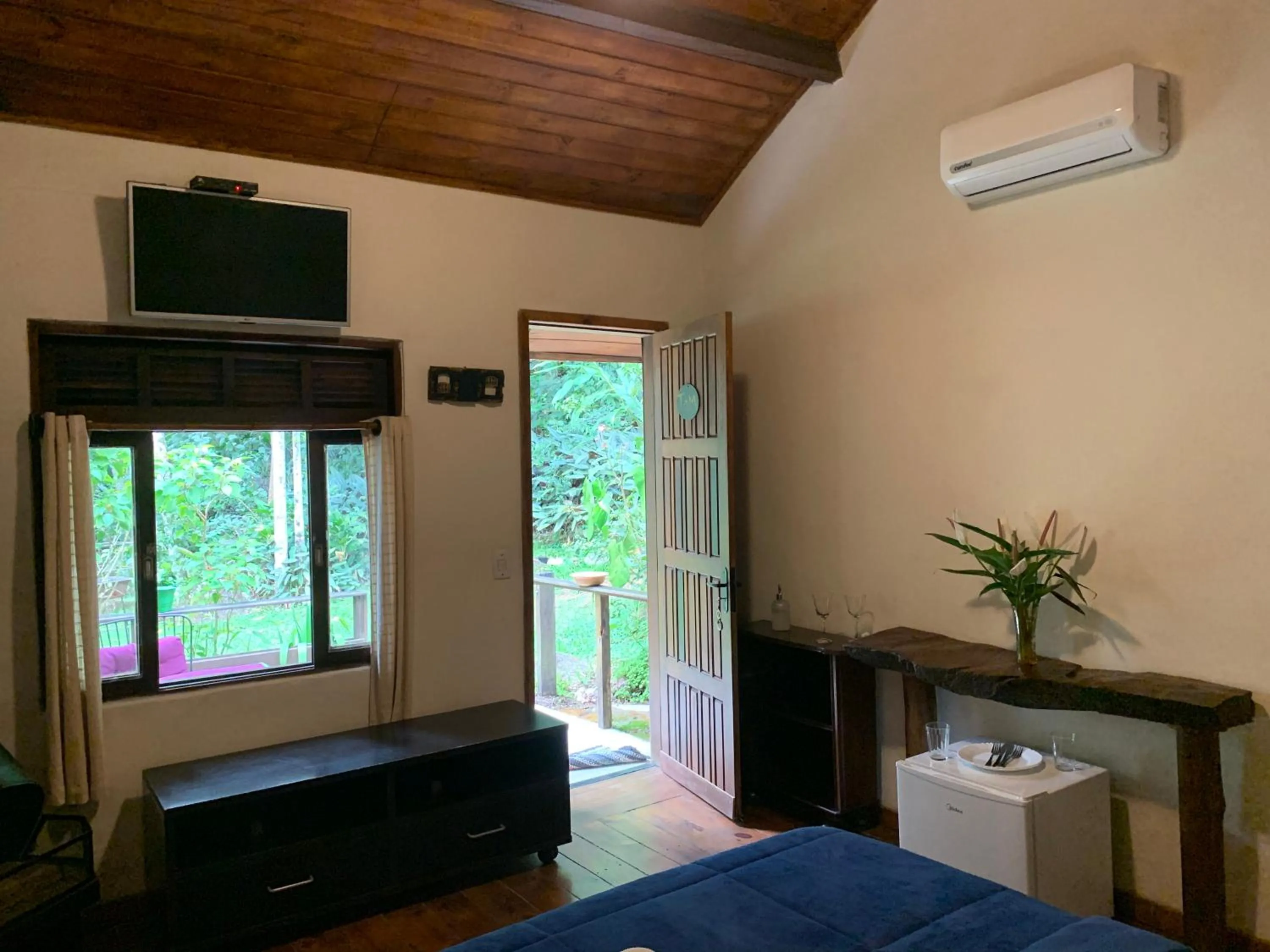 Photo of the whole room, Bed in Pousada Sítio Itaúna