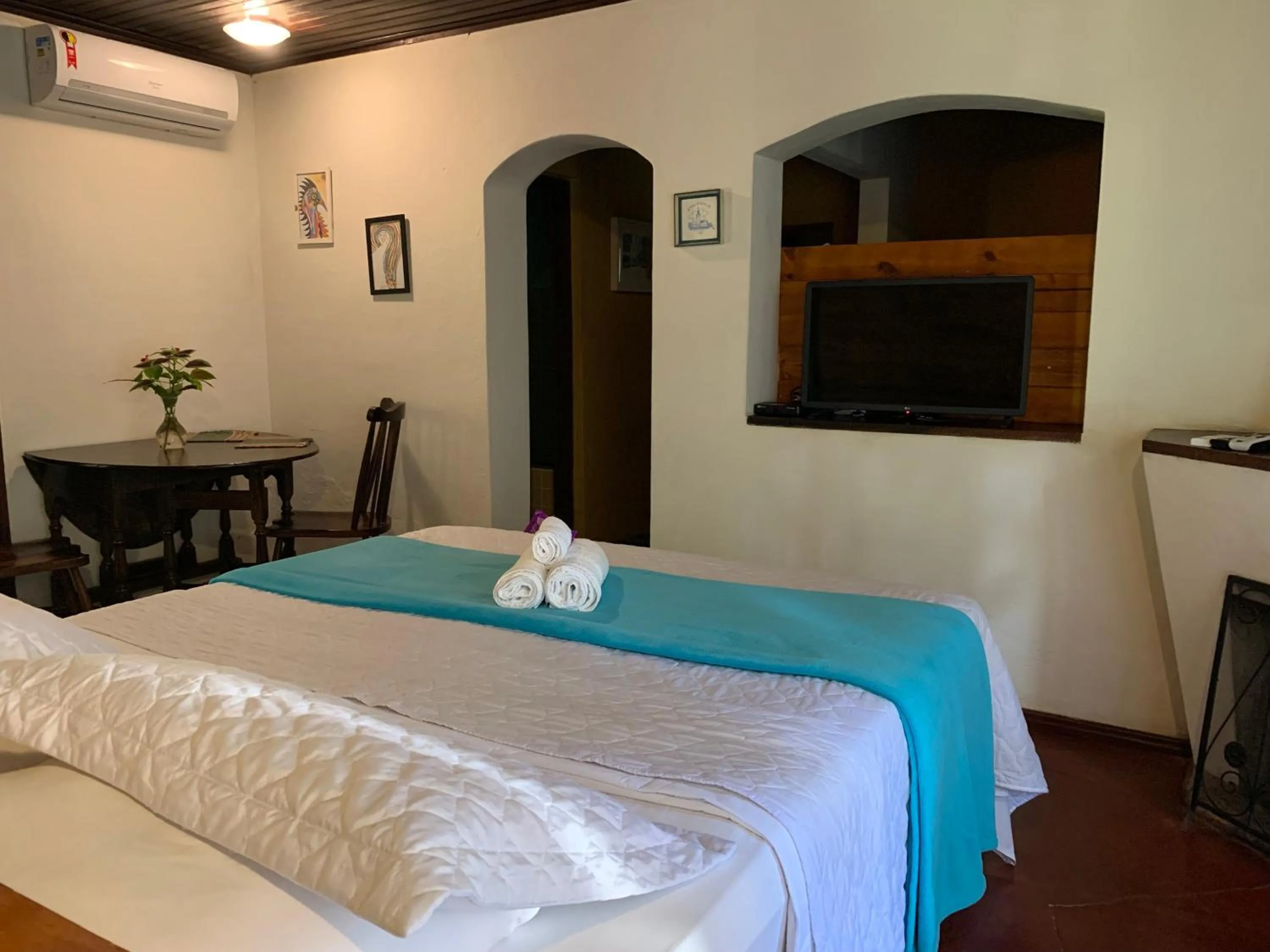 Photo of the whole room, Bed in Pousada Sítio Itaúna