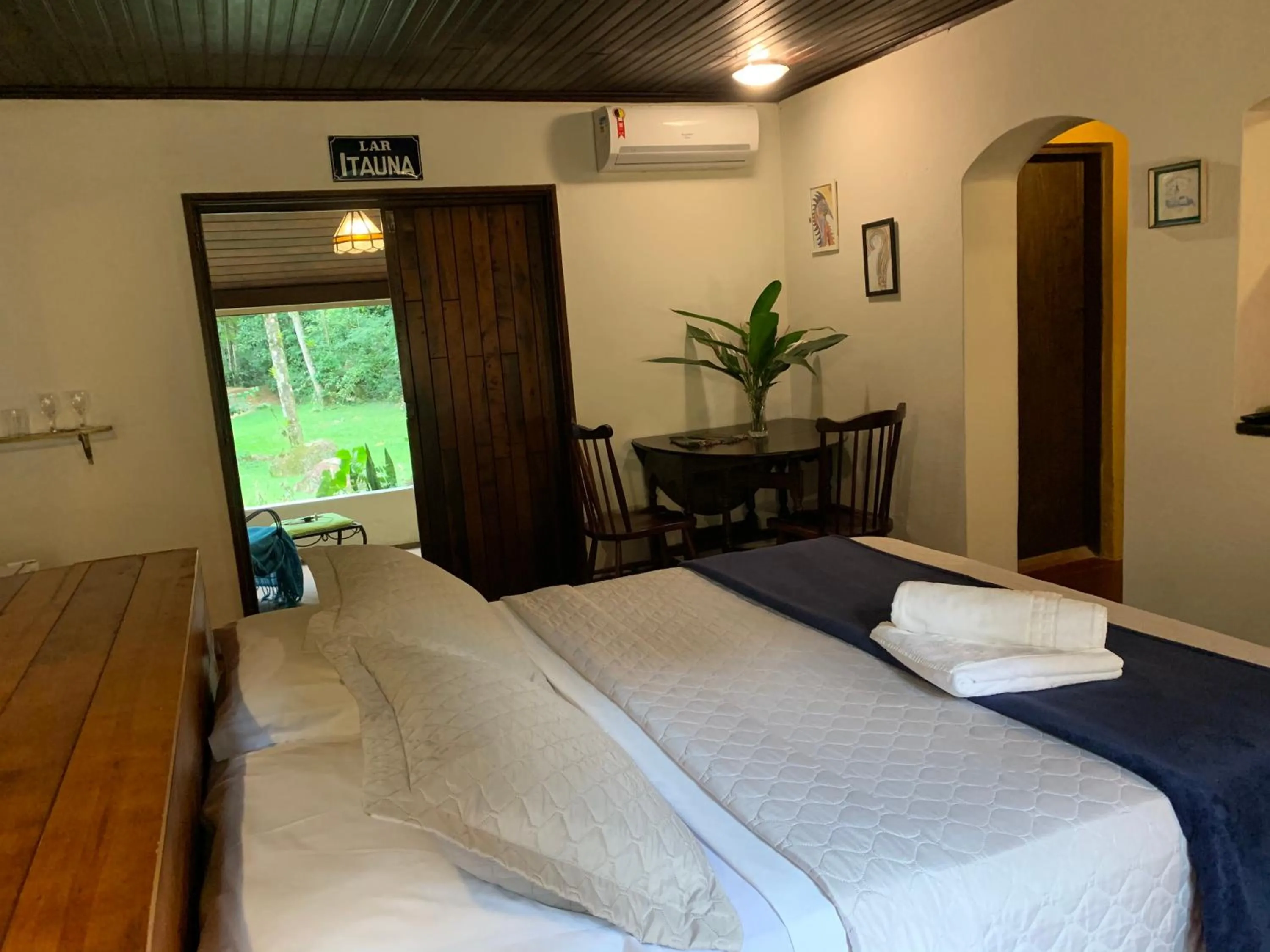 Photo of the whole room, Bed in Pousada Sítio Itaúna