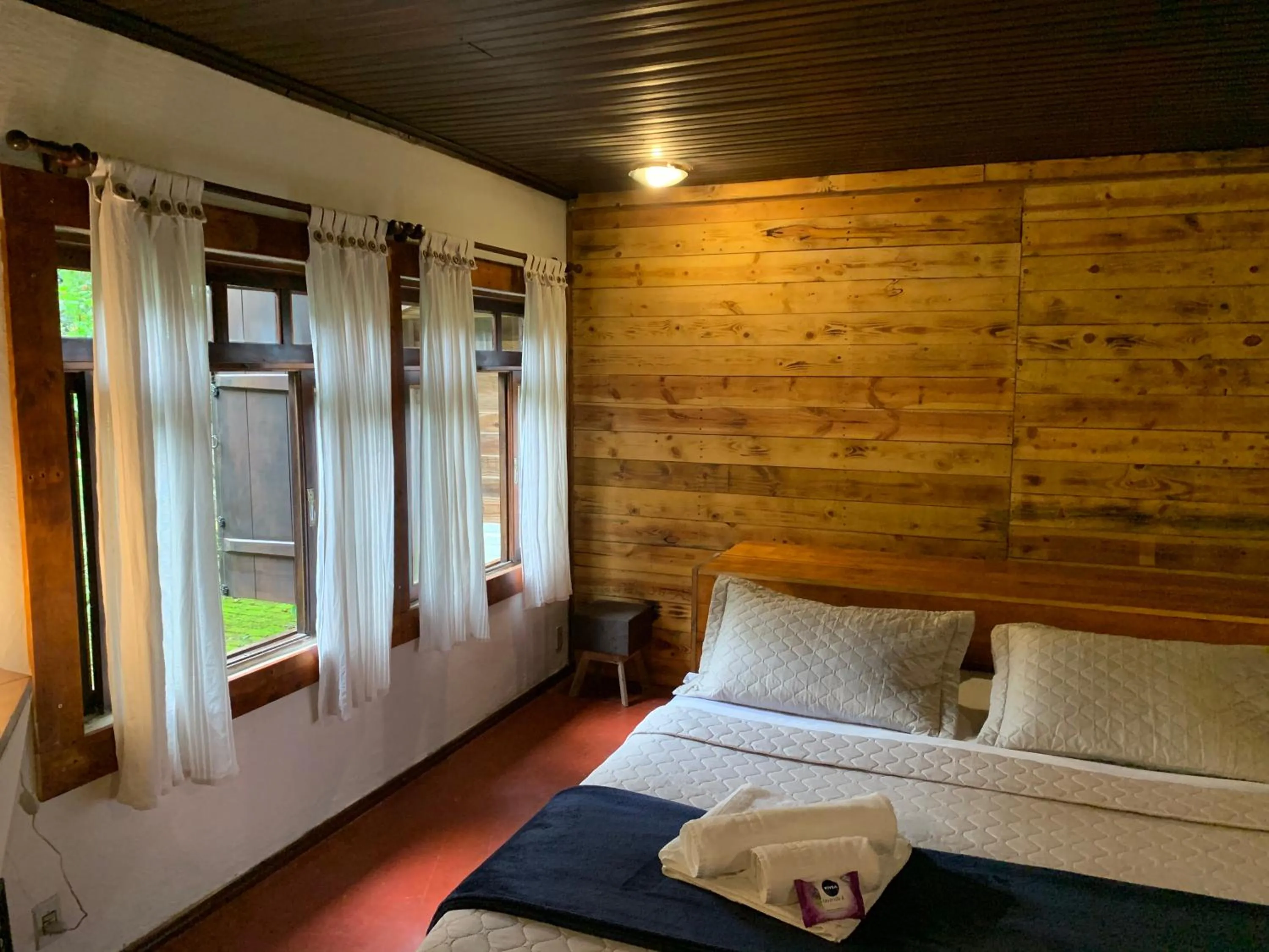 Photo of the whole room, Bed in Pousada Sítio Itaúna
