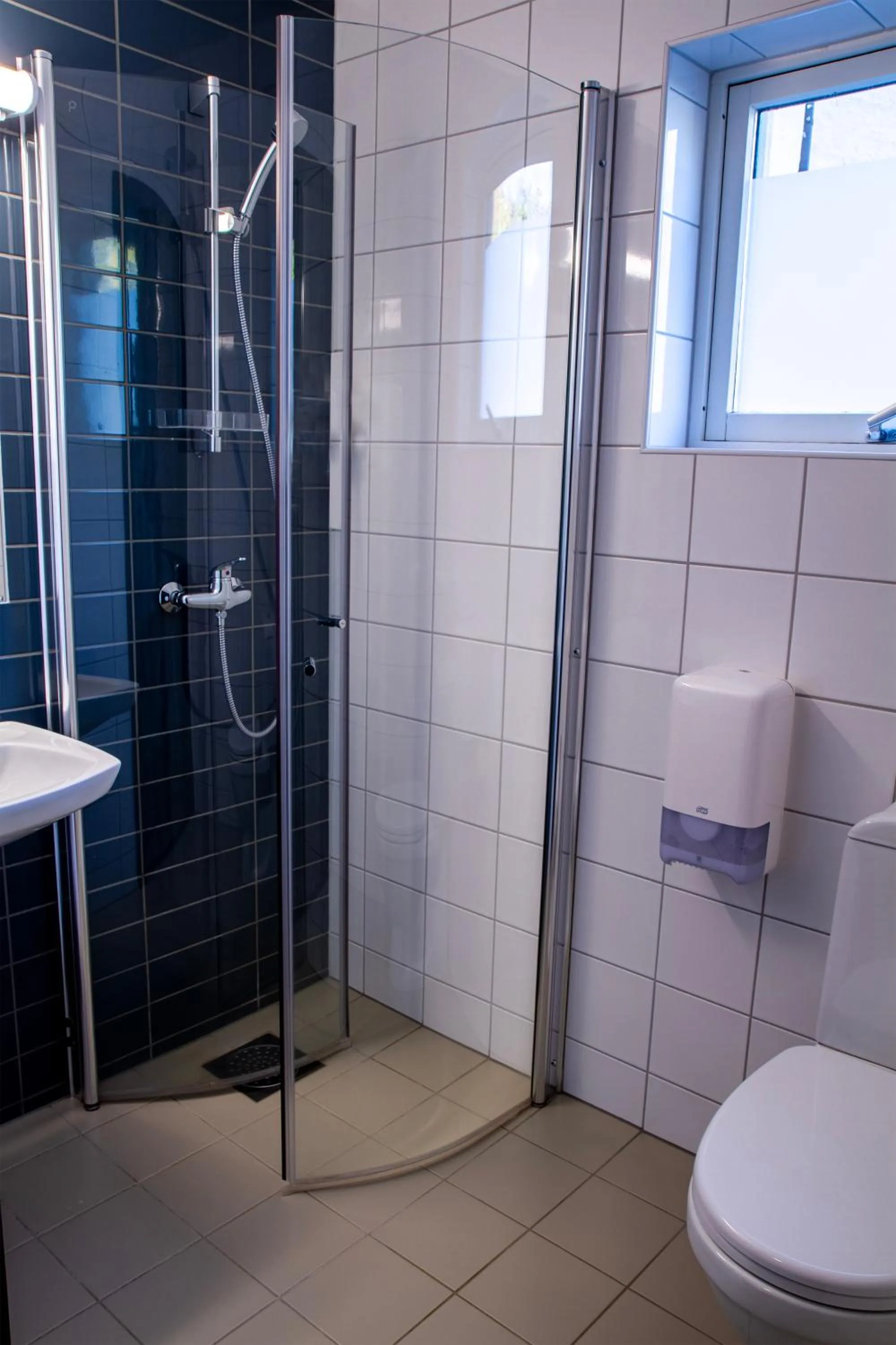 Shower in Nordis Hotel Lofoten