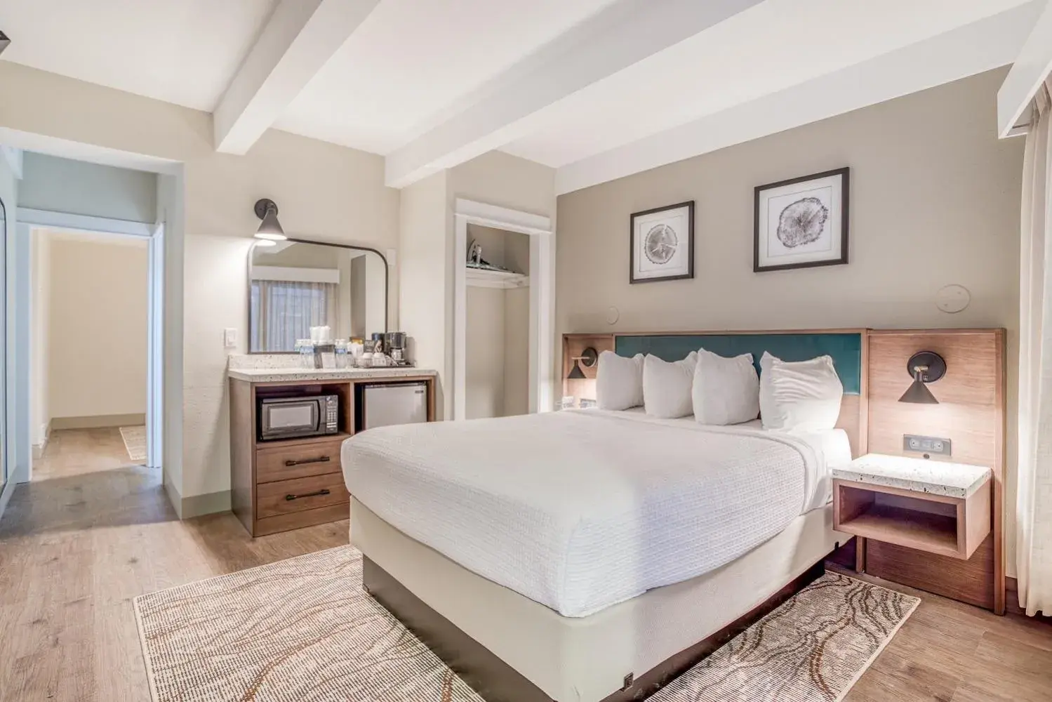 Quadruple Room in Beachfront Manor Hotel Quadruple Room in Beachfront Manor Hotel