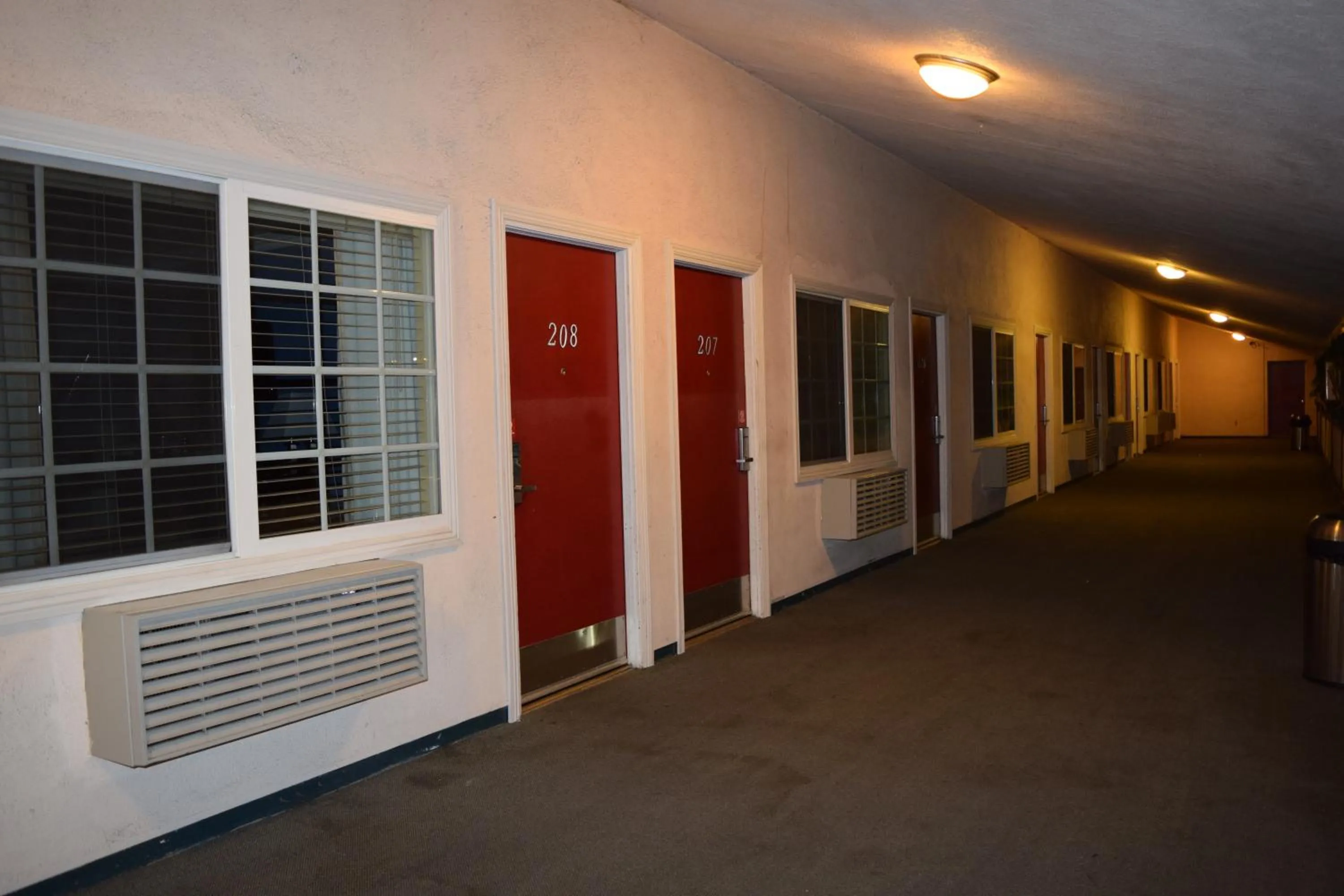 Facade/entrance in Rose Garden Inn