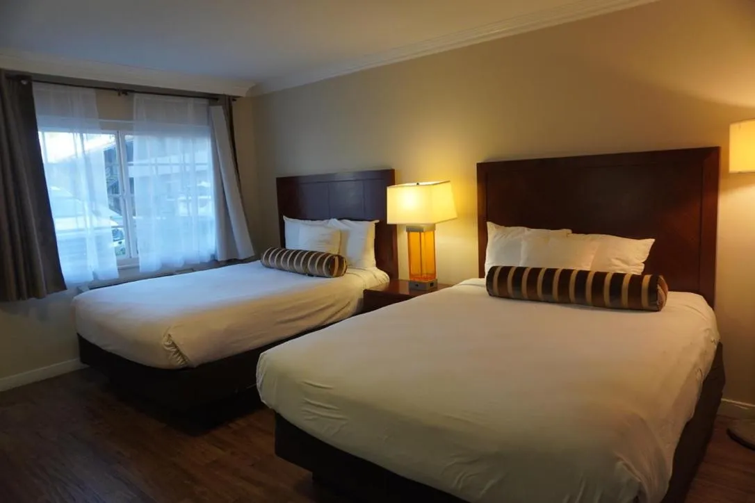 Bed in Rose Garden Inn