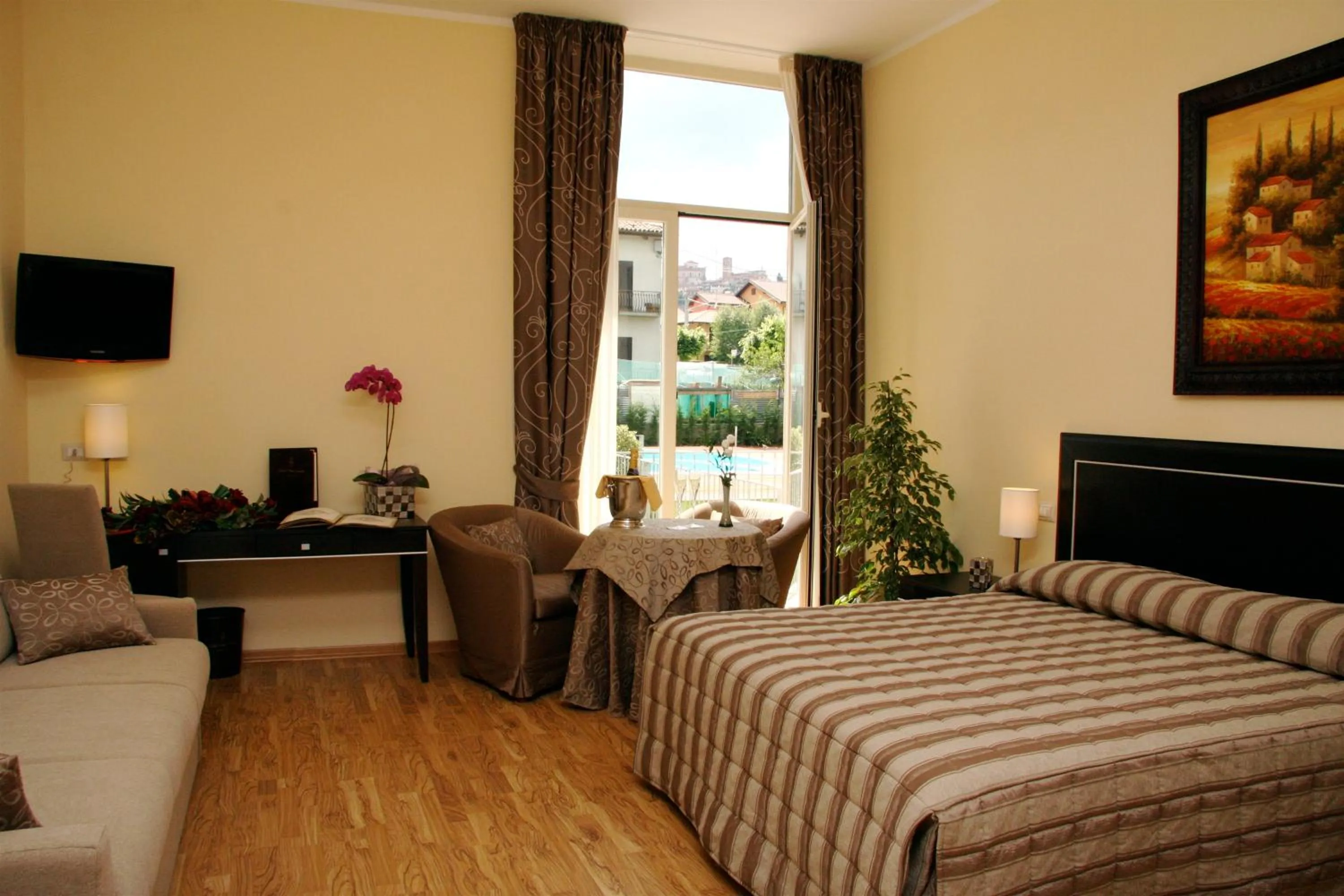 TV and multimedia, Bed in Hotel Villa Cinzia