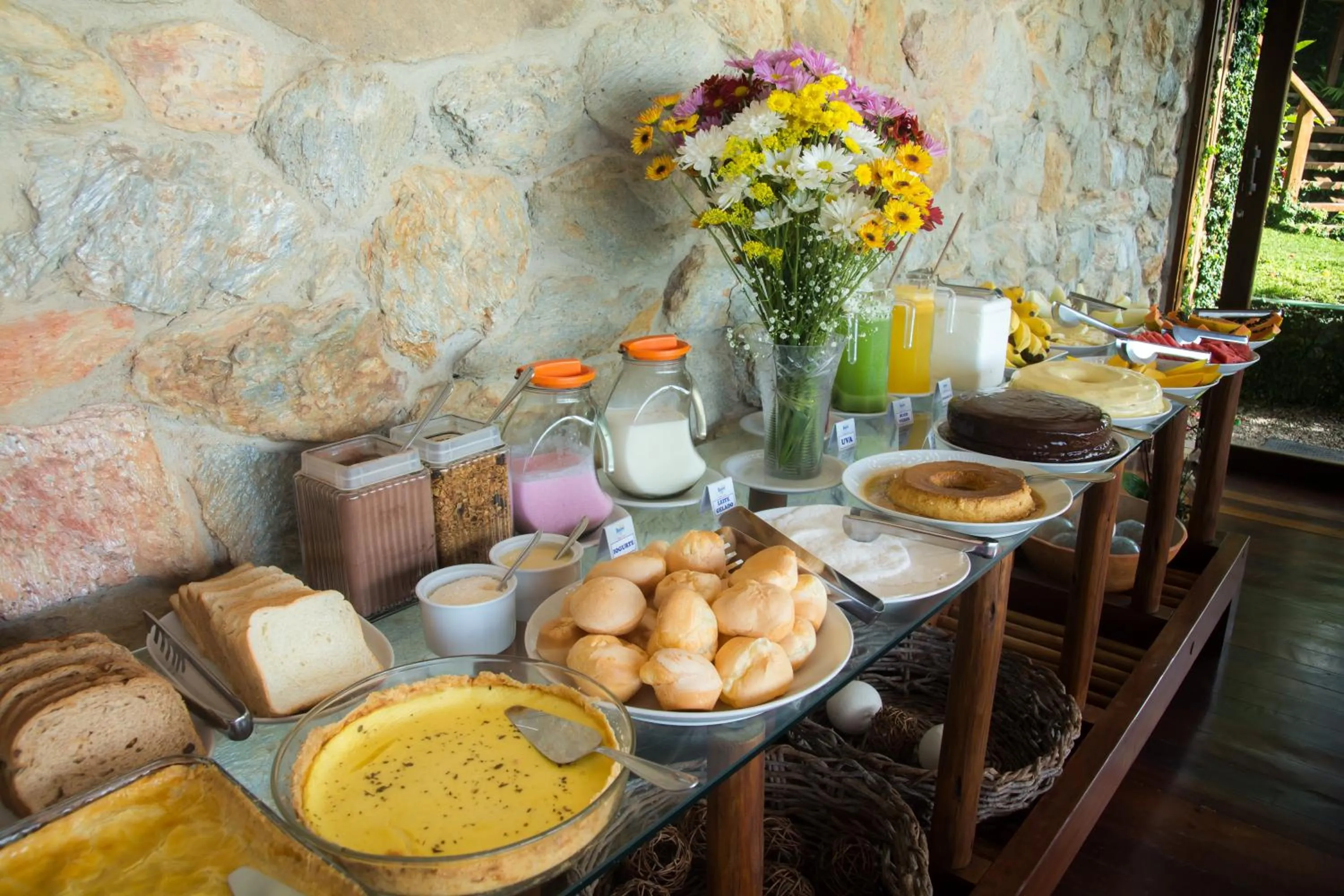 Continental breakfast in Baixu Village