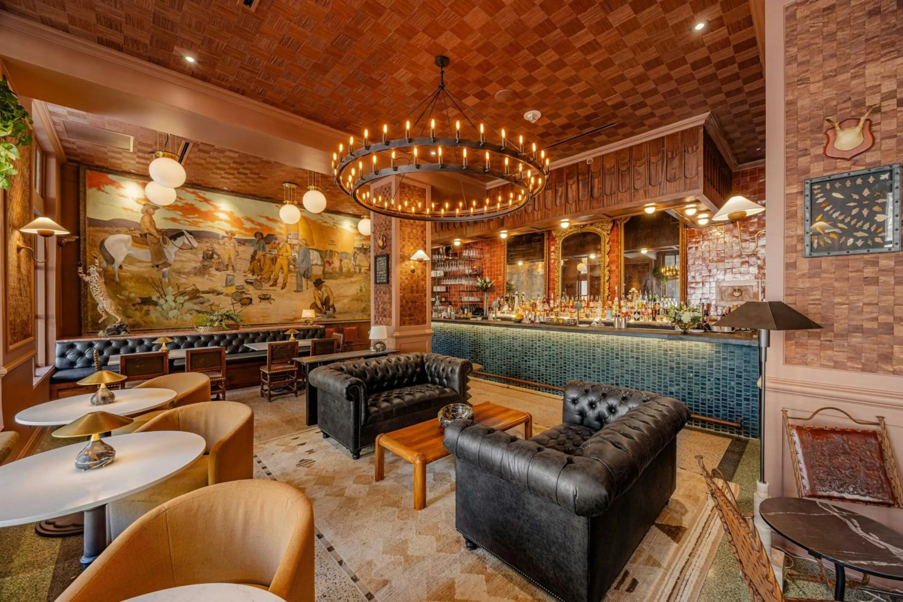 Lounge or bar in The St. Anthony, a Luxury Collection Hotel, San Antonio