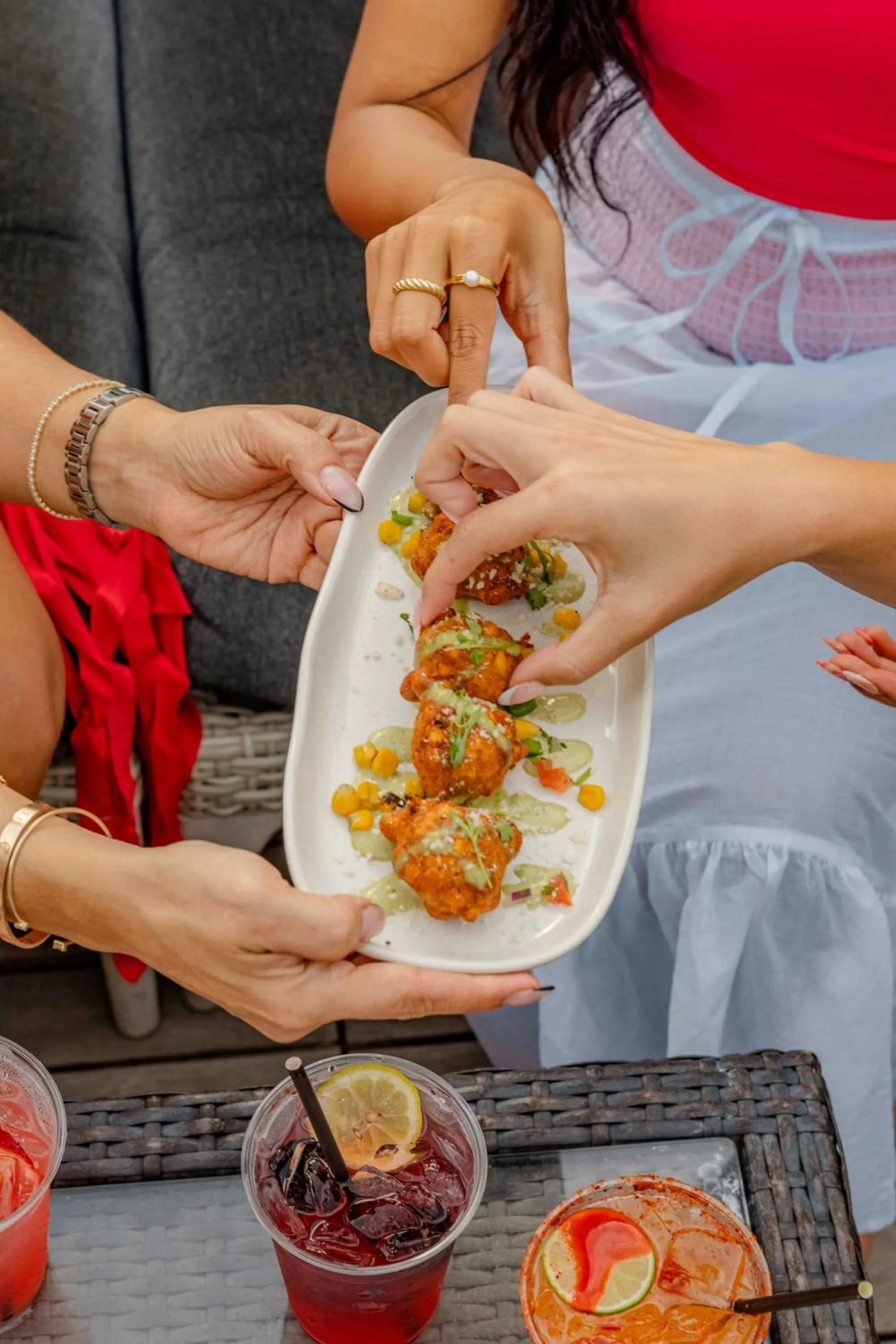 Lounge or bar in The St. Anthony, a Luxury Collection Hotel, San Antonio