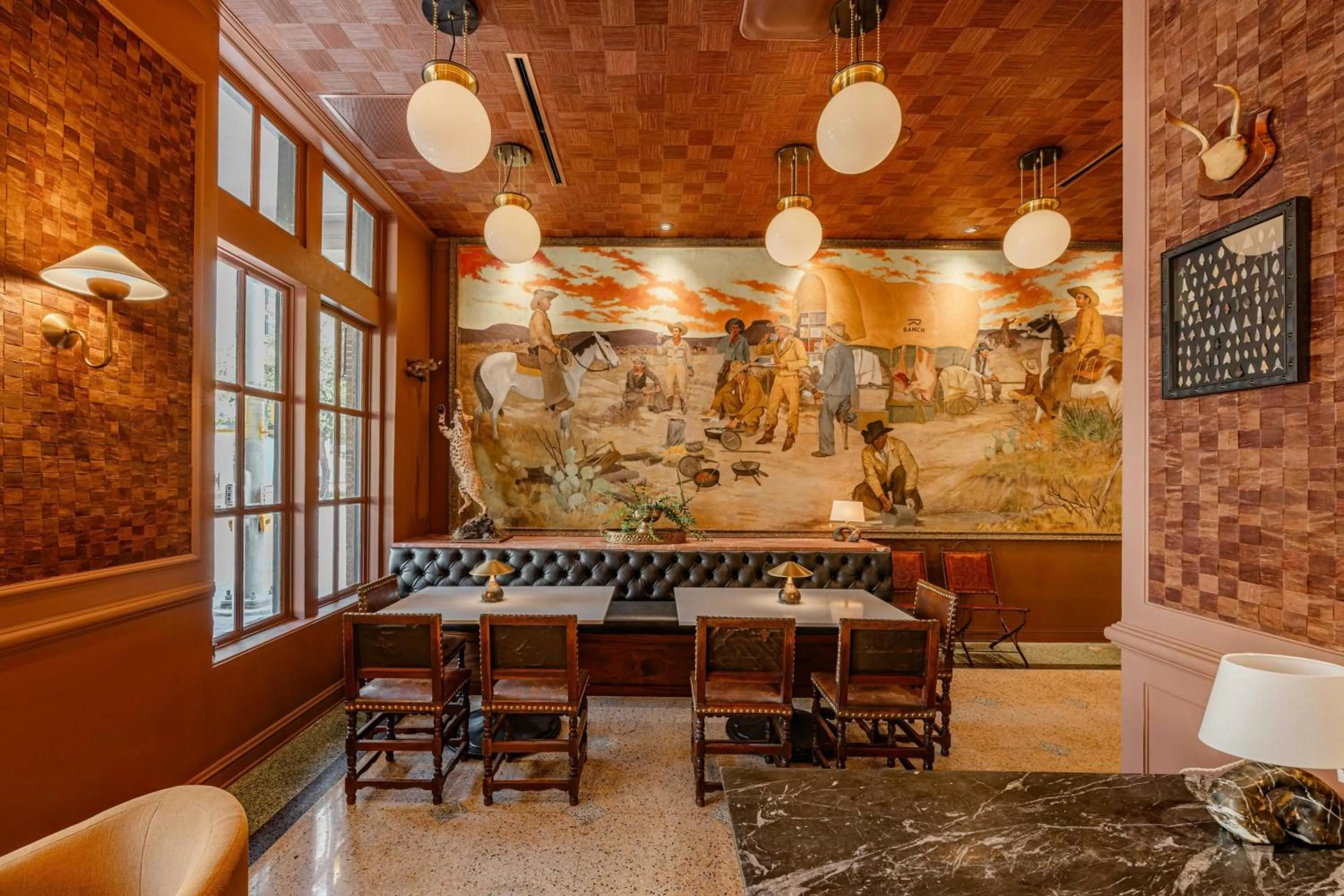 Lounge or bar in The St. Anthony, a Luxury Collection Hotel, San Antonio