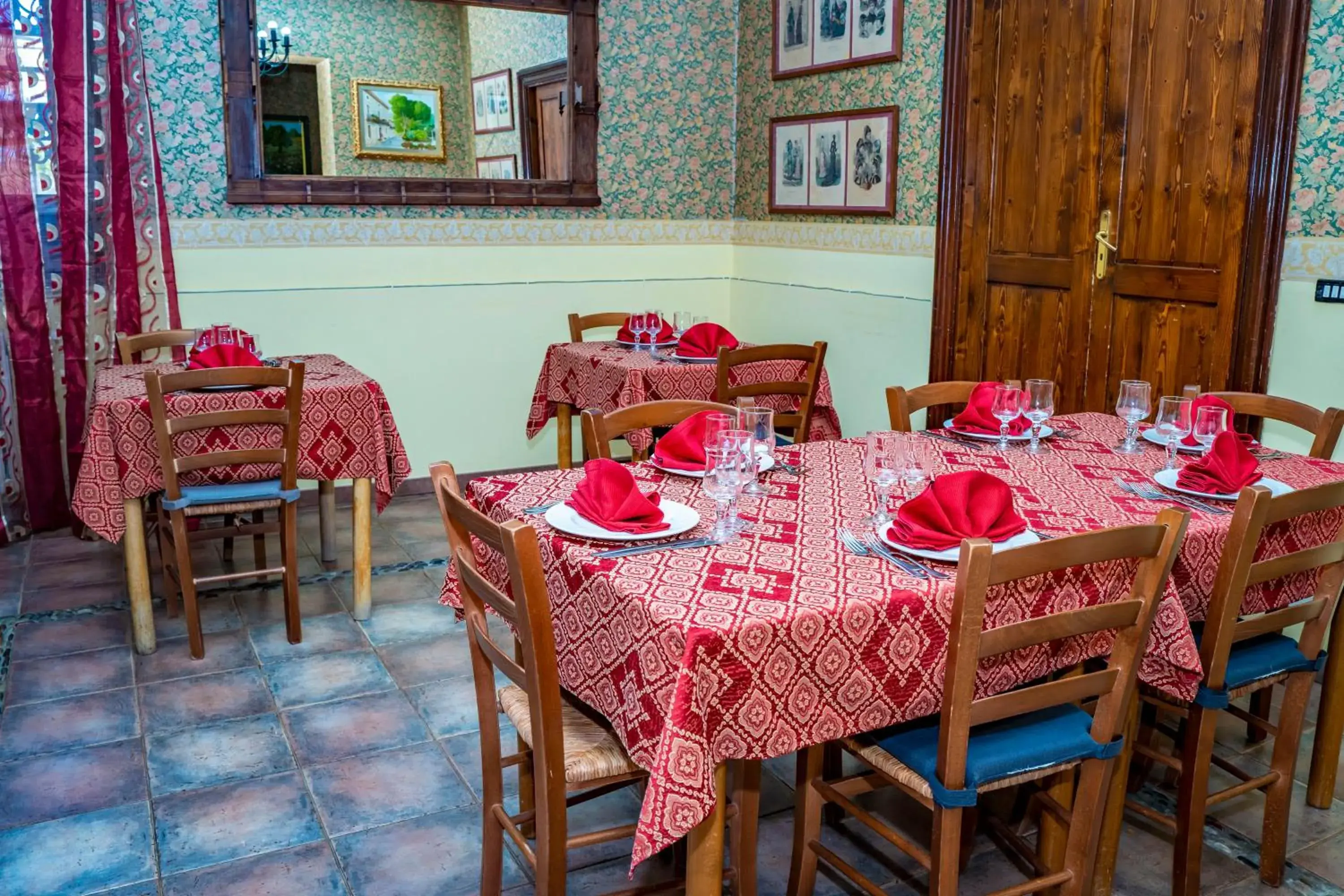 Restaurant/places to eat in Casale Villa Rainò Restaurant/places to eat in Casale Villa Rainò