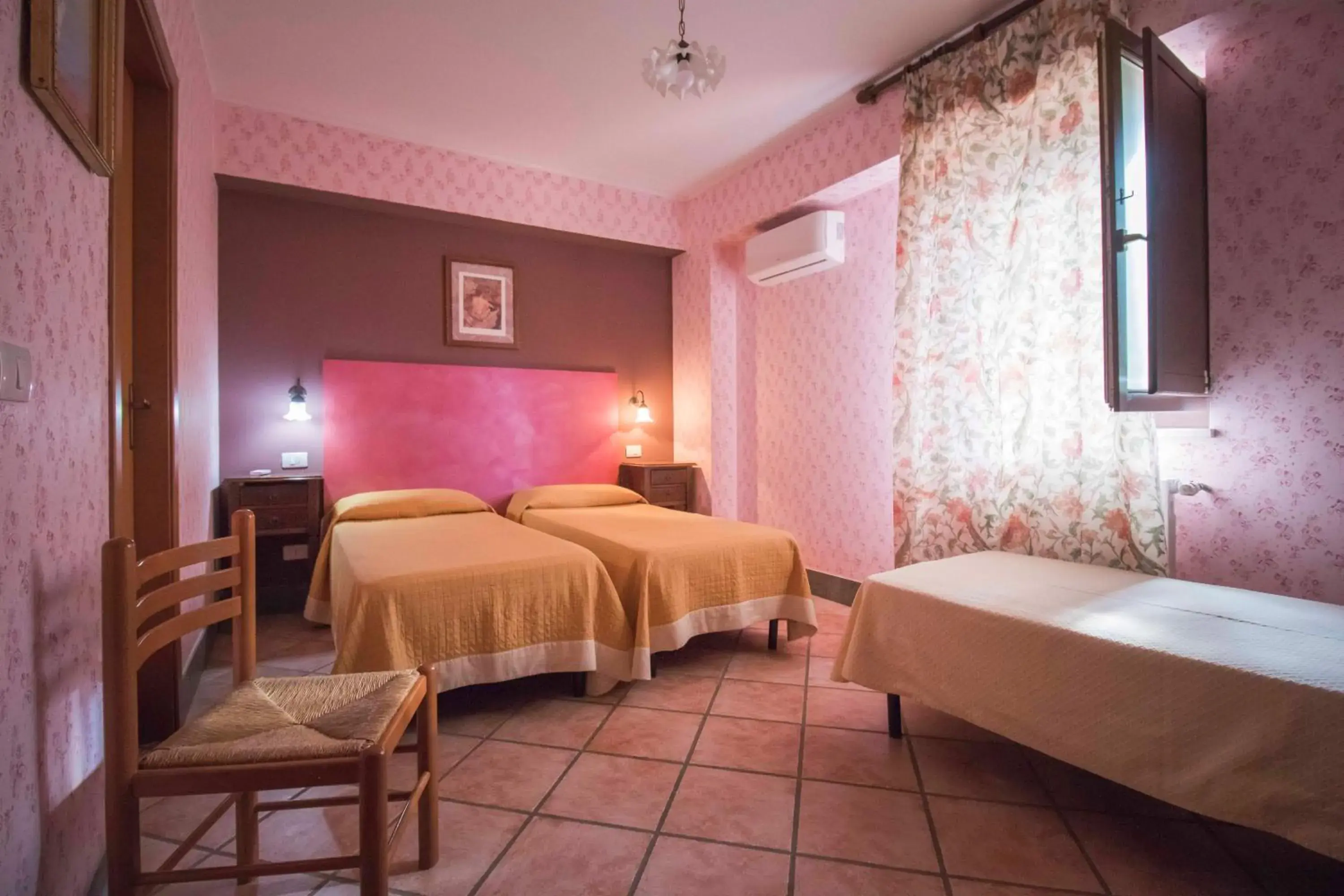 Triple Room in Casale Villa Rainò Triple Room in Casale Villa Rainò