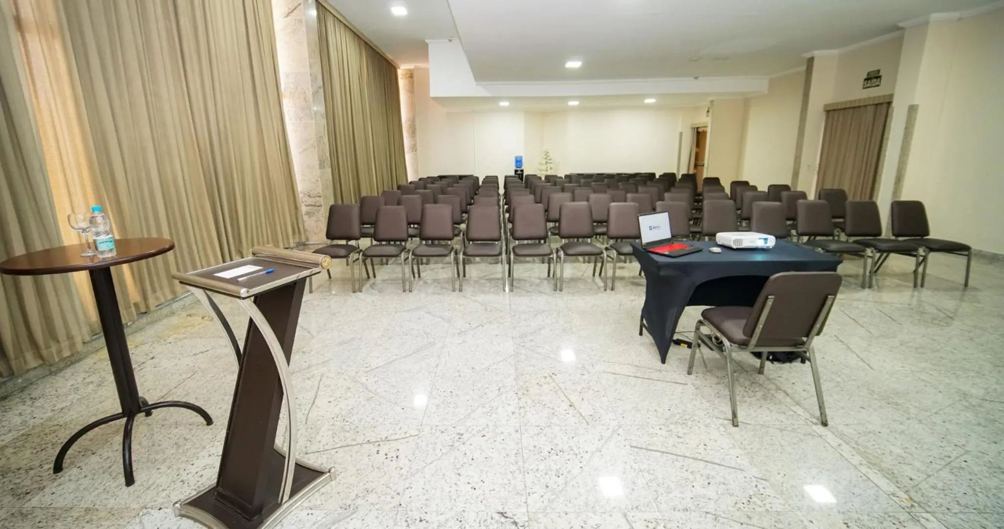 Meeting/conference room in Hotel Dan Inn Campinas Anhanguera - By Nacional Inn