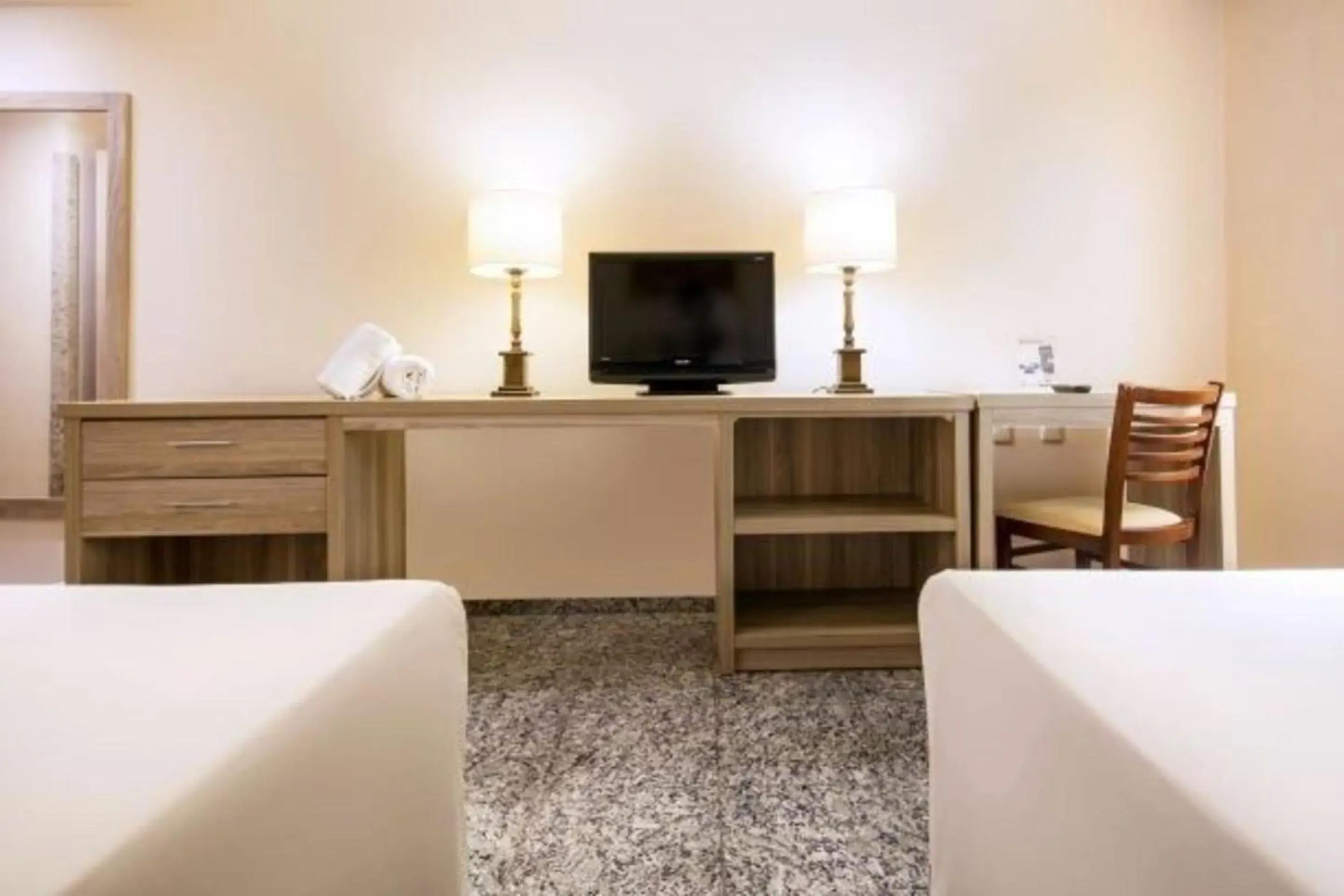 TV and multimedia, Bed in Hotel Dan Inn Campinas Anhanguera - By Nacional Inn TV and multimedia, Bed in Hotel Dan Inn Campinas Anhanguera - By Nacional Inn