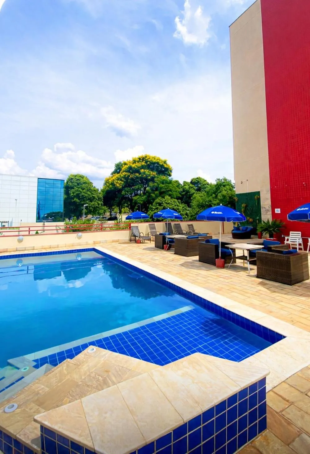 Swimming pool in Hotel Dan Inn Campinas Anhanguera - By Nacional Inn