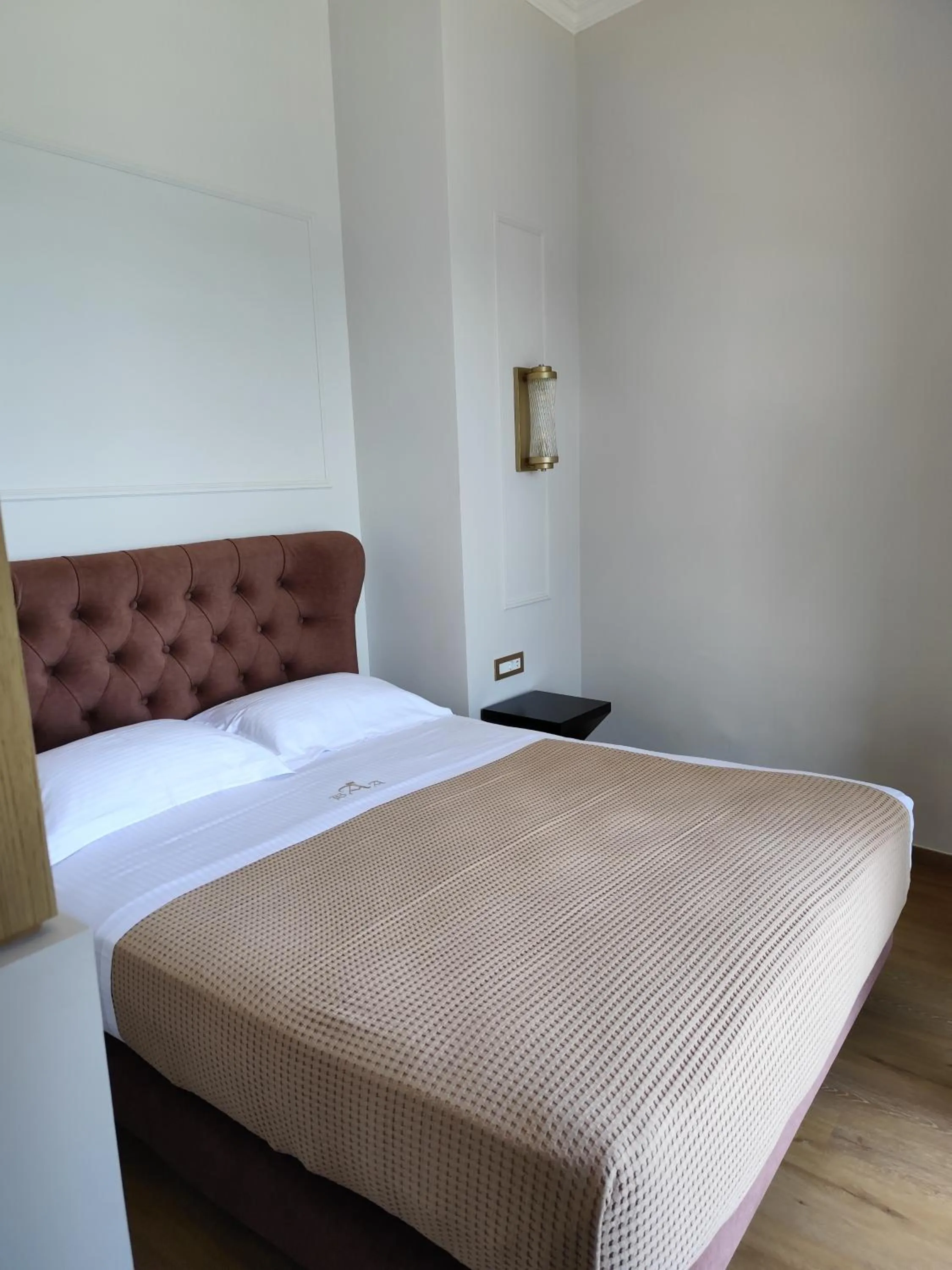 Bed in Aktaion City Hotel