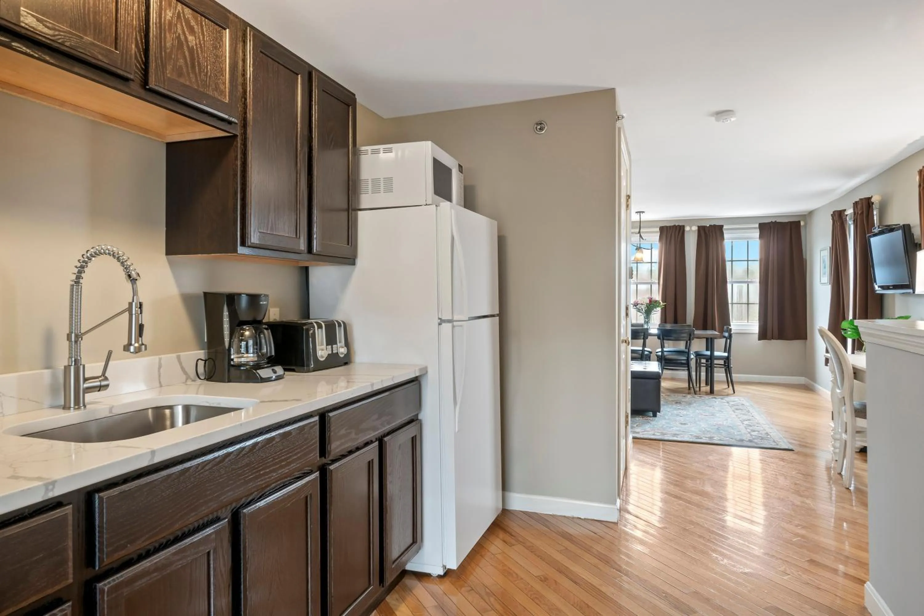 Kitchen or kitchenette in Sea Rose Suites