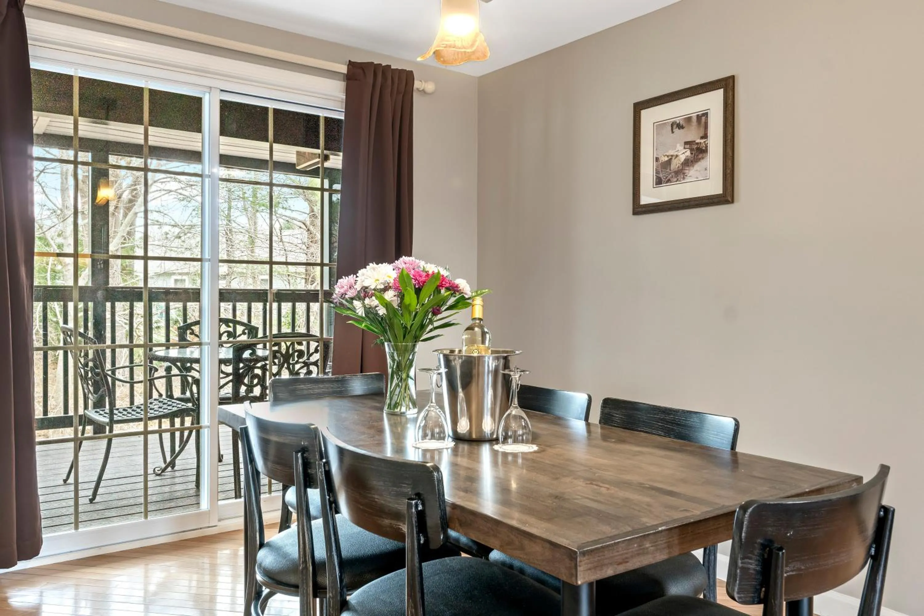 Dining area in Sea Rose Suites
