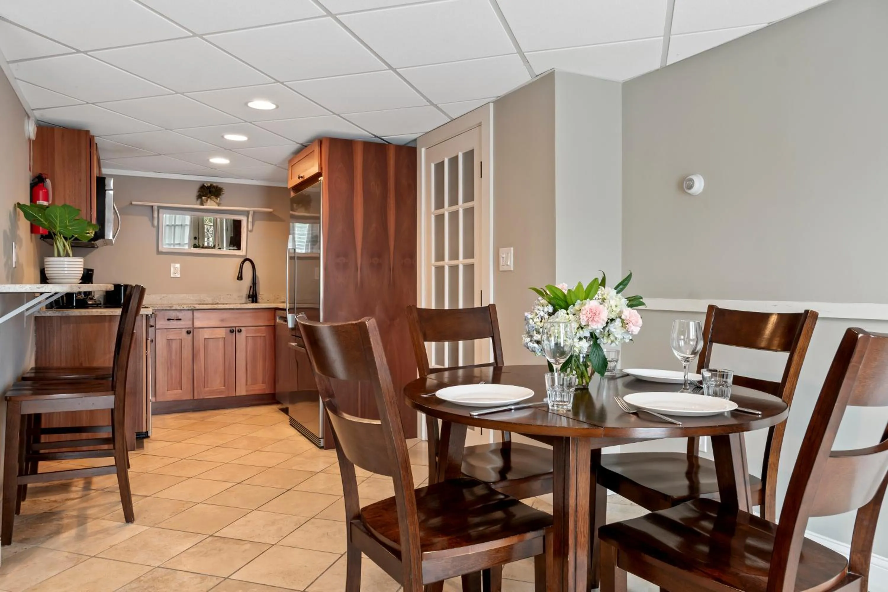 Dining area in Sea Rose Suites