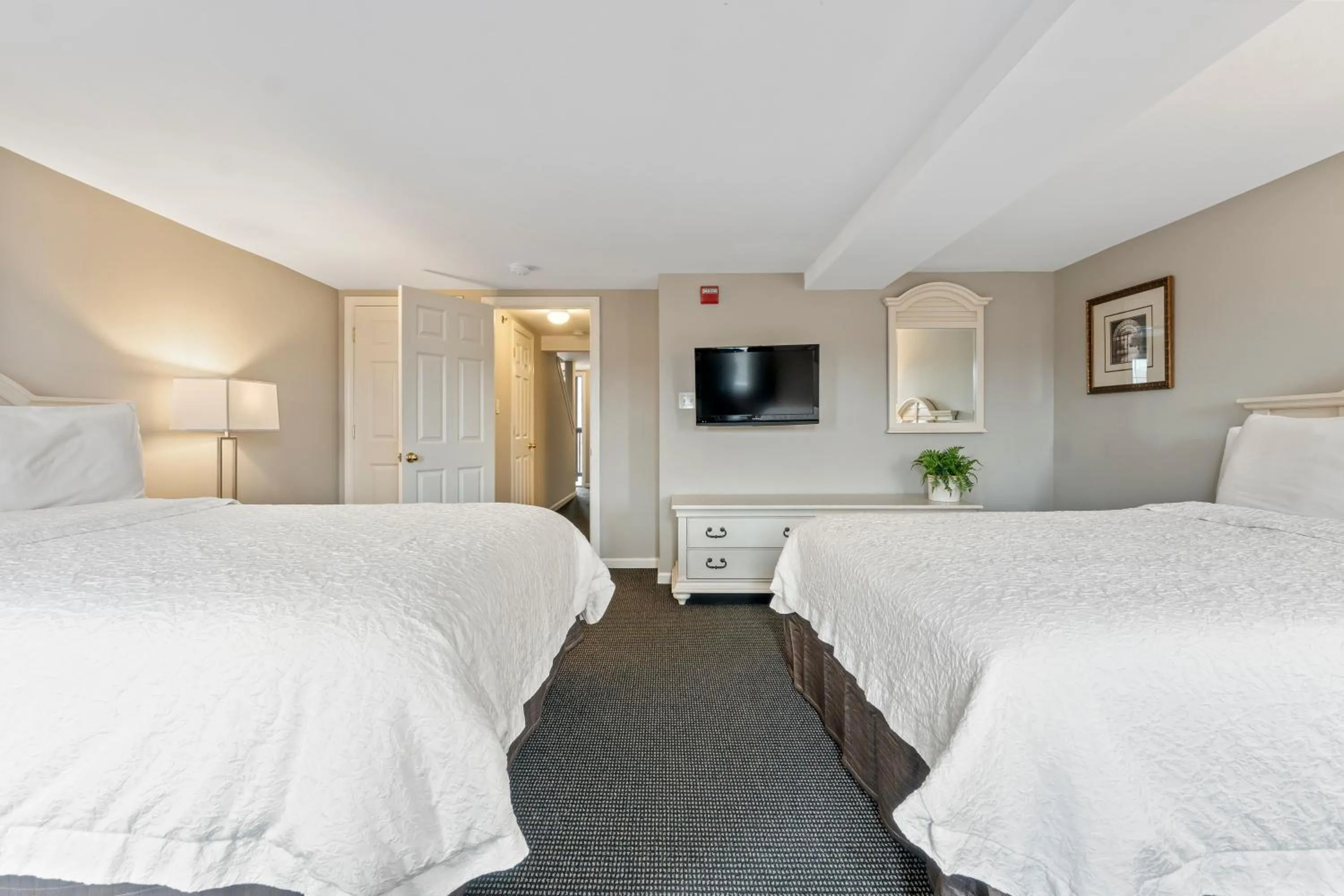 Bedroom, Bed in Sea Rose Suites