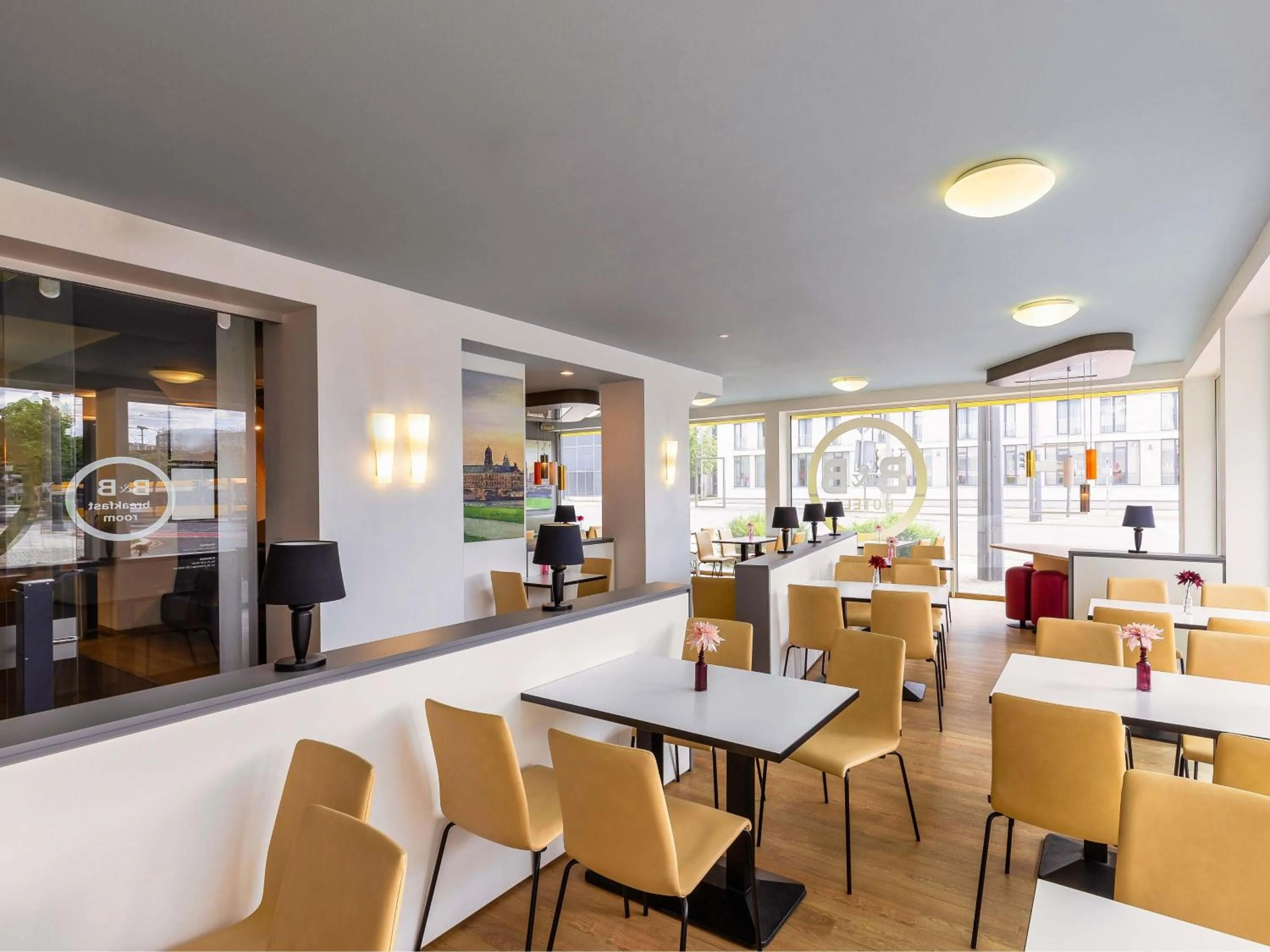 Lounge or bar in B&B Hotel Dresden-Messe