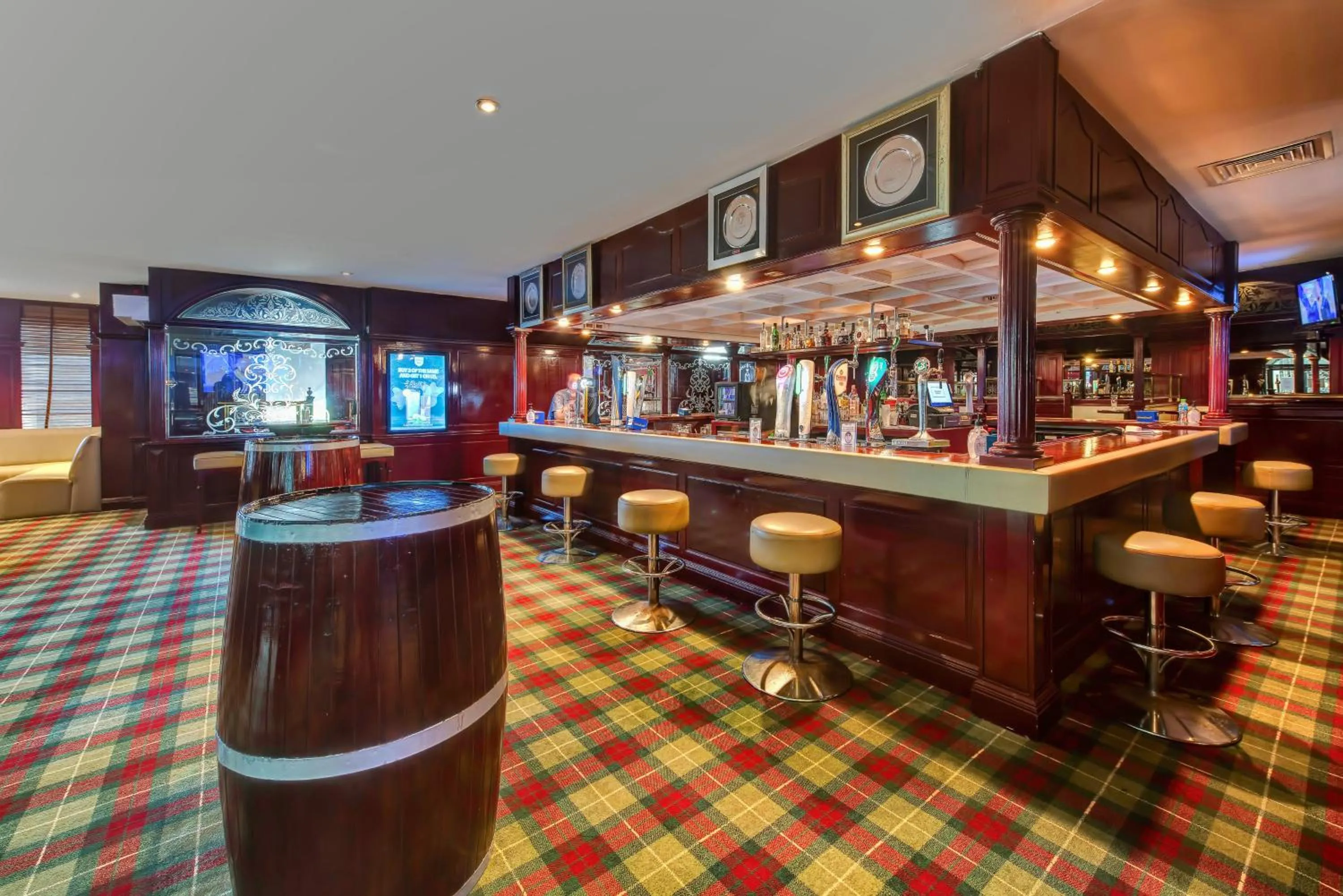 Lounge or bar in InterContinental Muscat by IHG