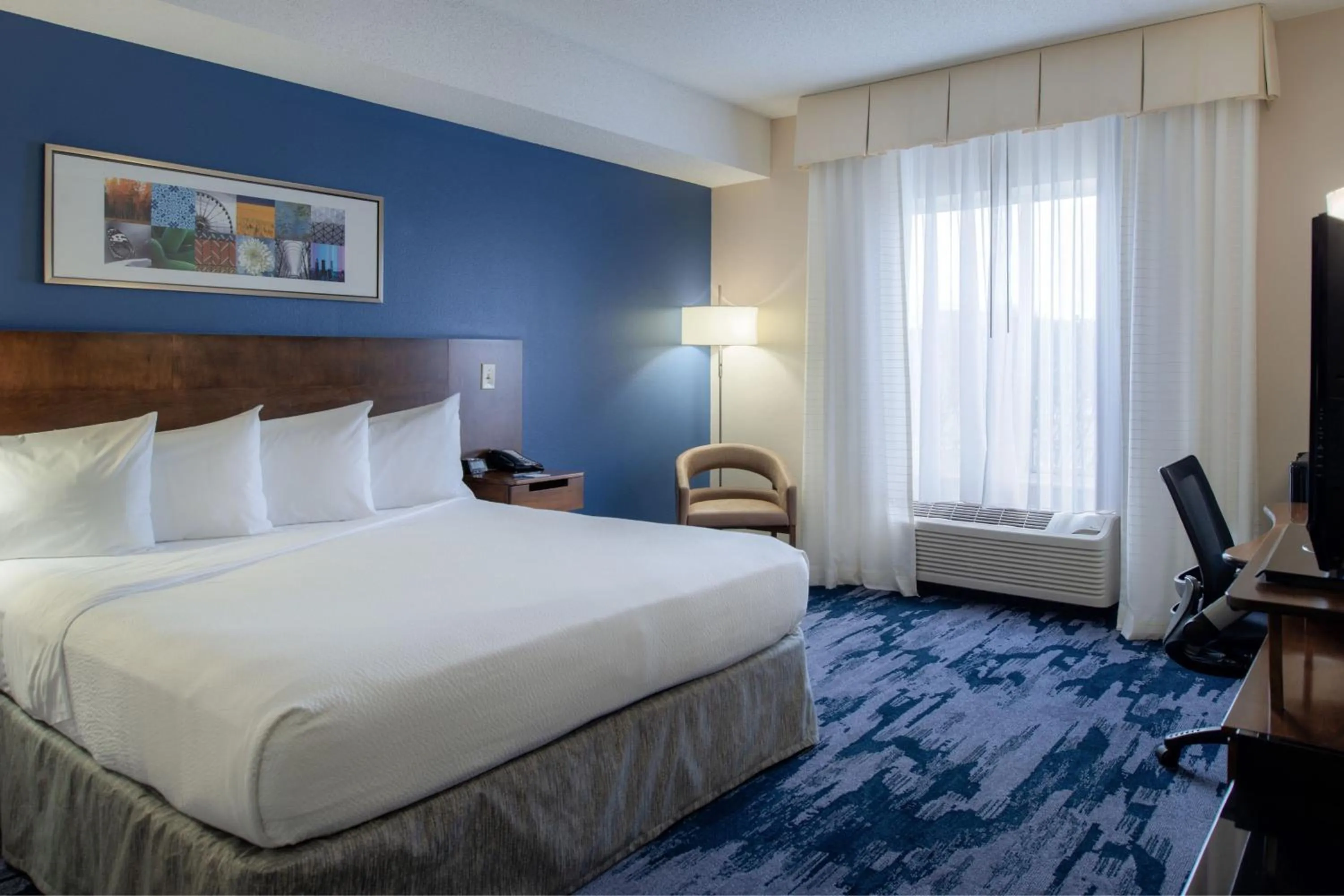 Photo of the whole room, Bed in Fairfield by Marriott