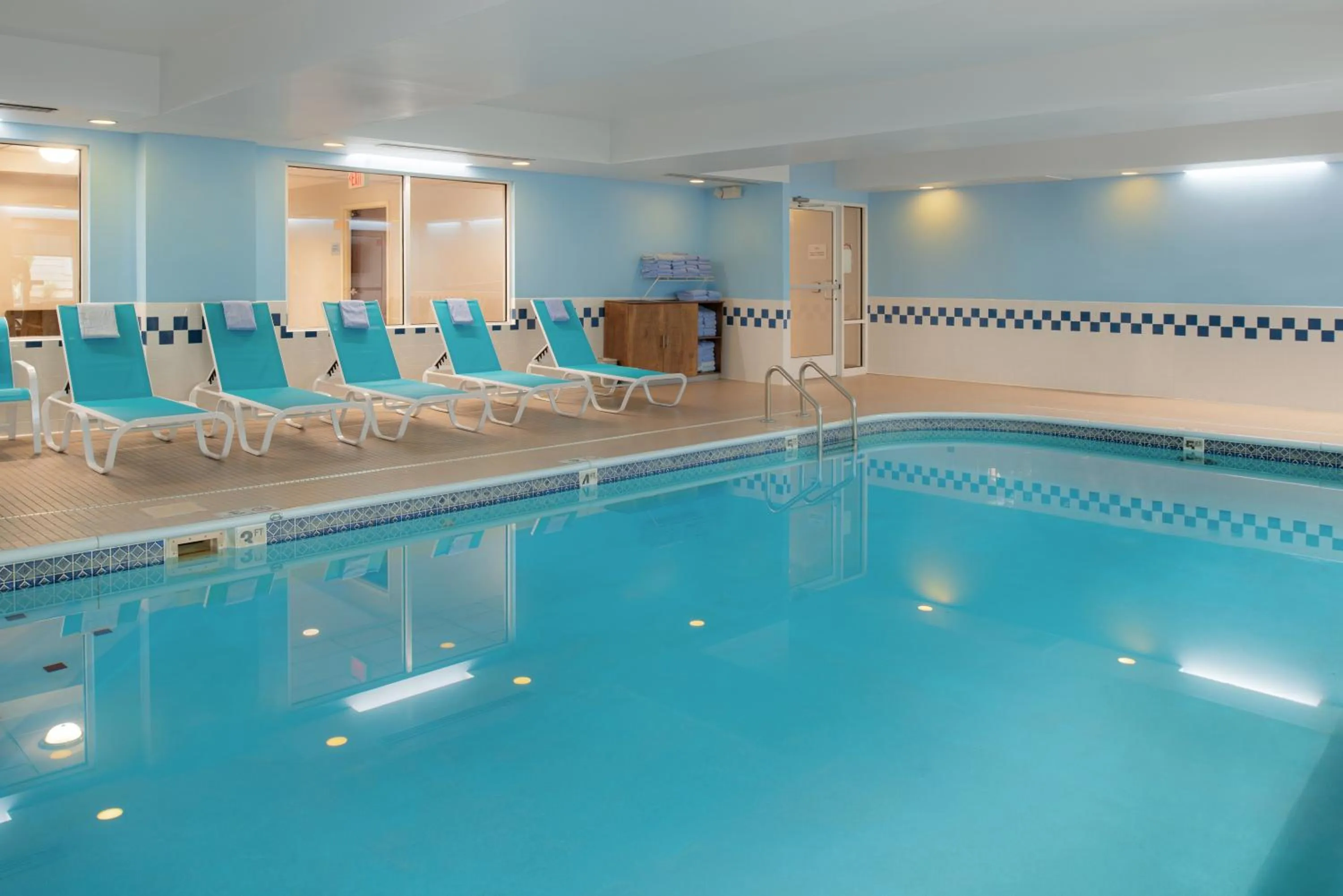 Swimming pool in Fairfield by Marriott