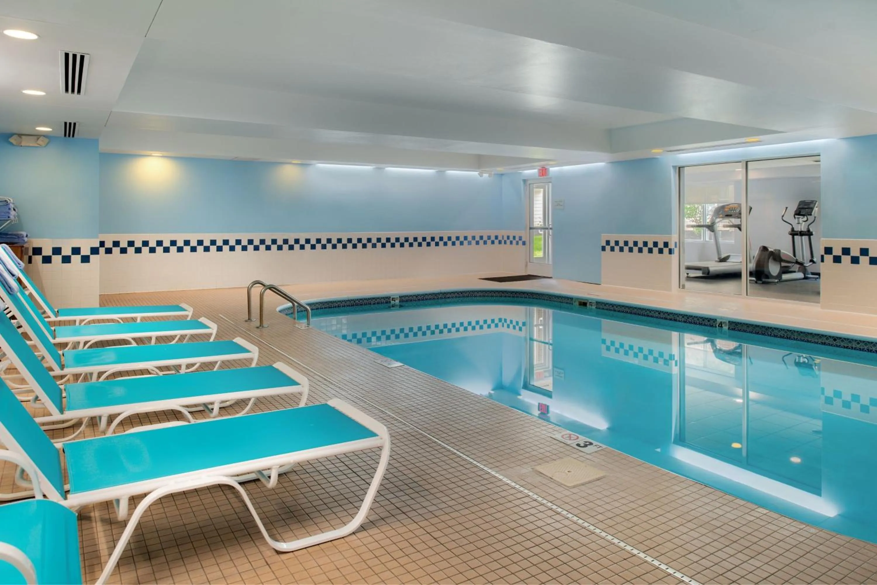 Swimming pool in Fairfield by Marriott