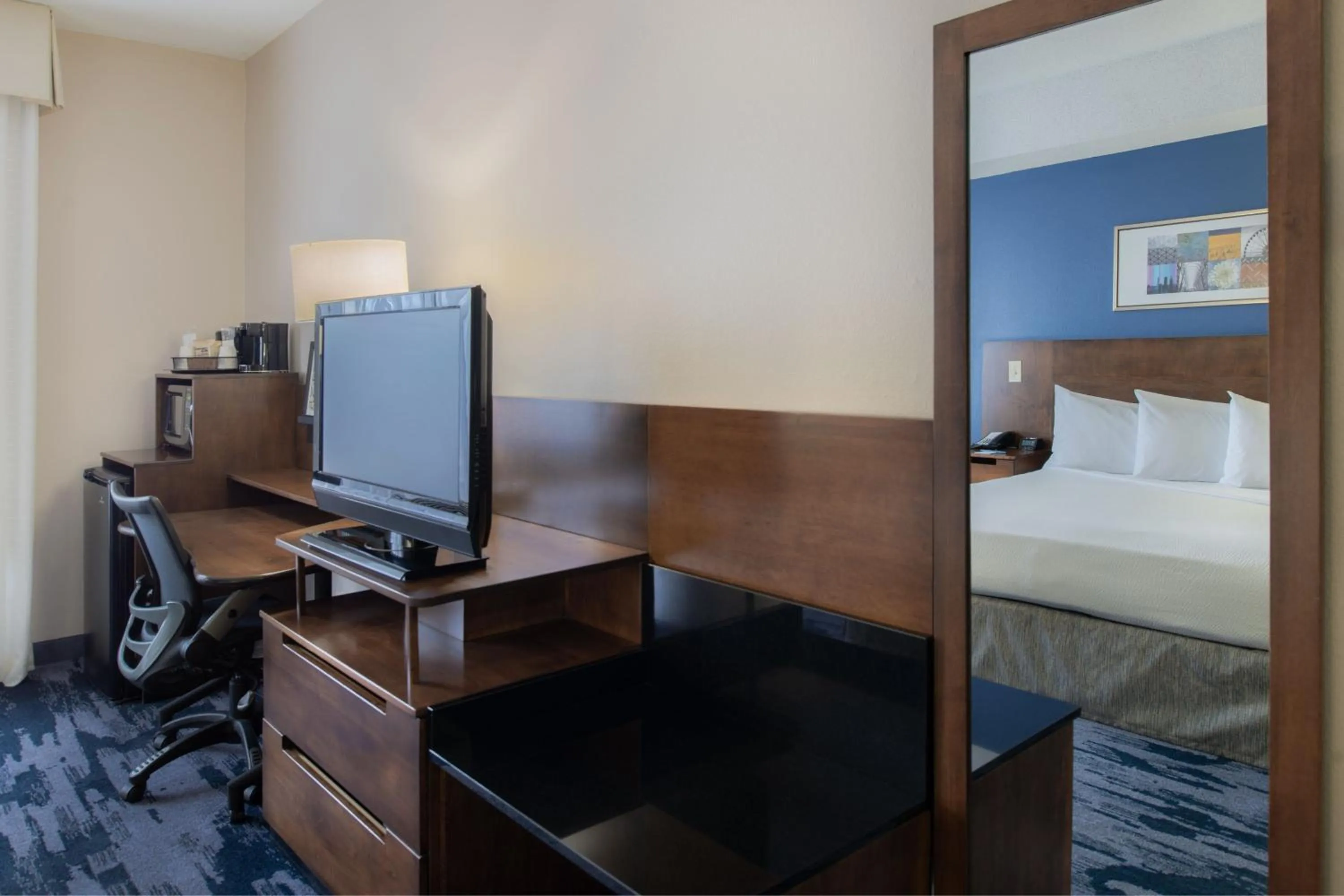 Photo of the whole room, Bed in Fairfield by Marriott